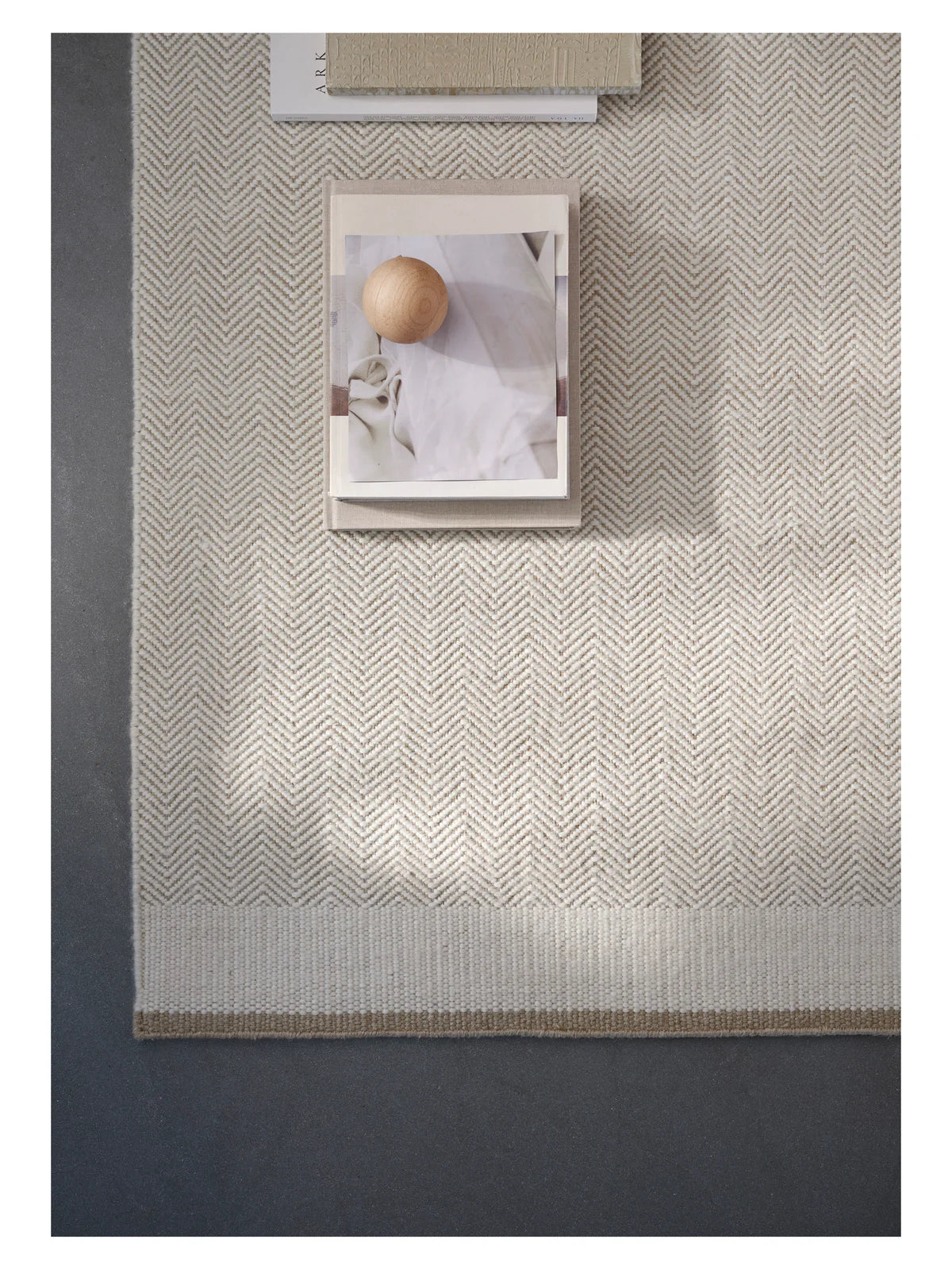 Stratum rug echo white