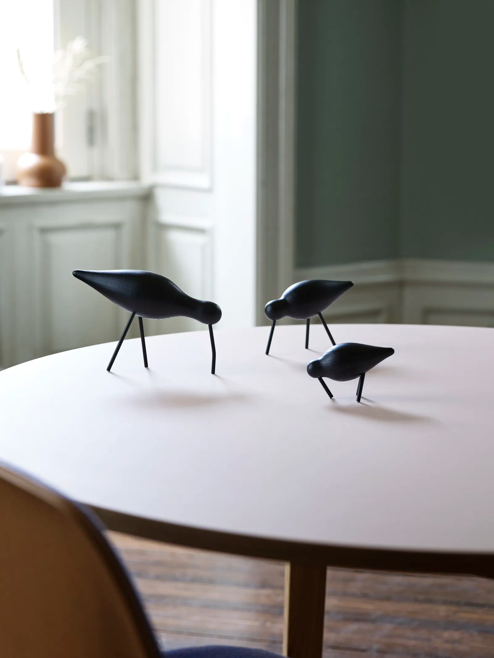 Drevená figúrka SHOREBIRD čierna s čiernymi nohami