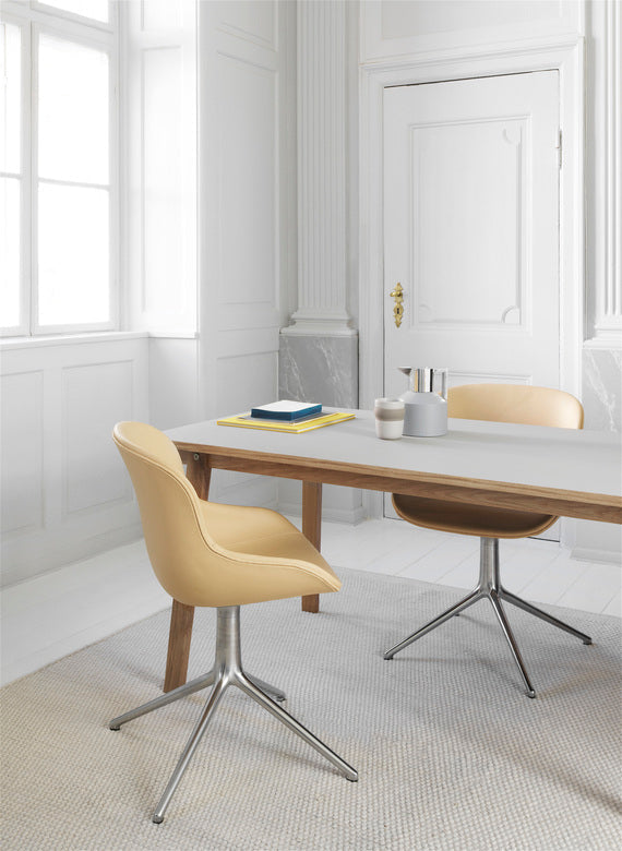 Hyg 4L Upholstered Office chair with a black base