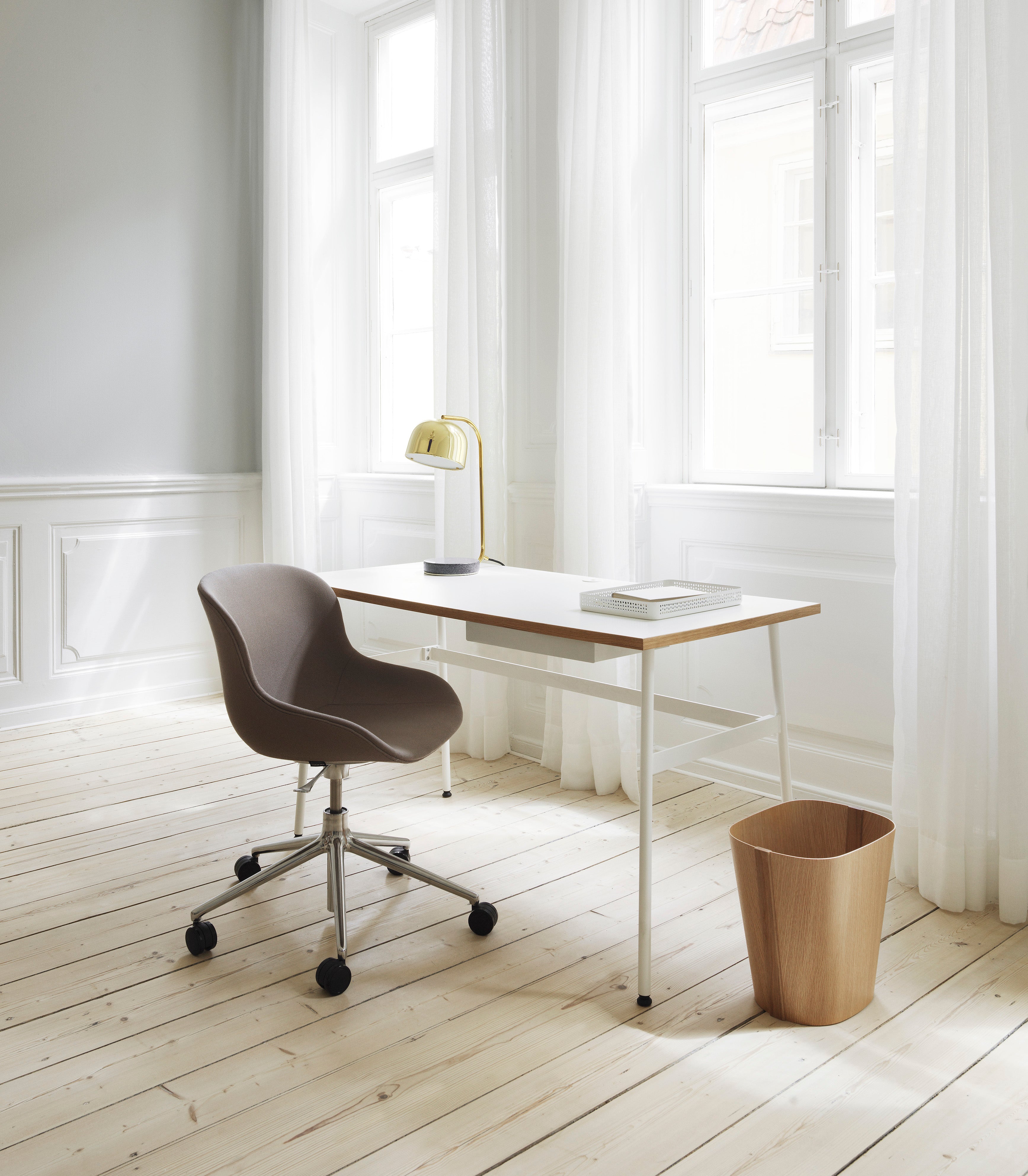 GRANT table lamp in gold with black granite