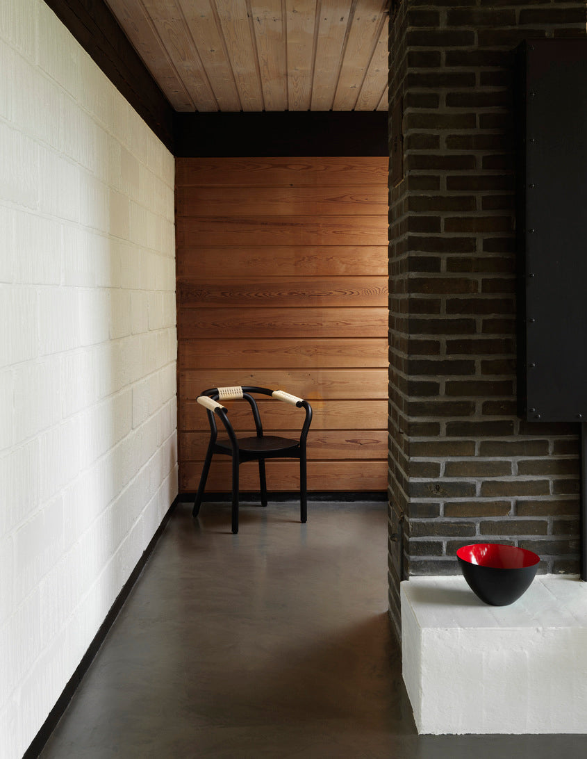 Stolička KNOT čierna s prírodným povrázkom