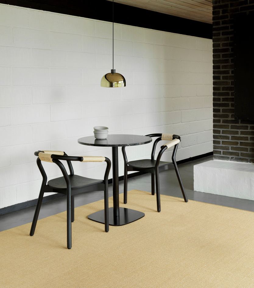 Stolička KNOT čierna s prírodným povrázkom