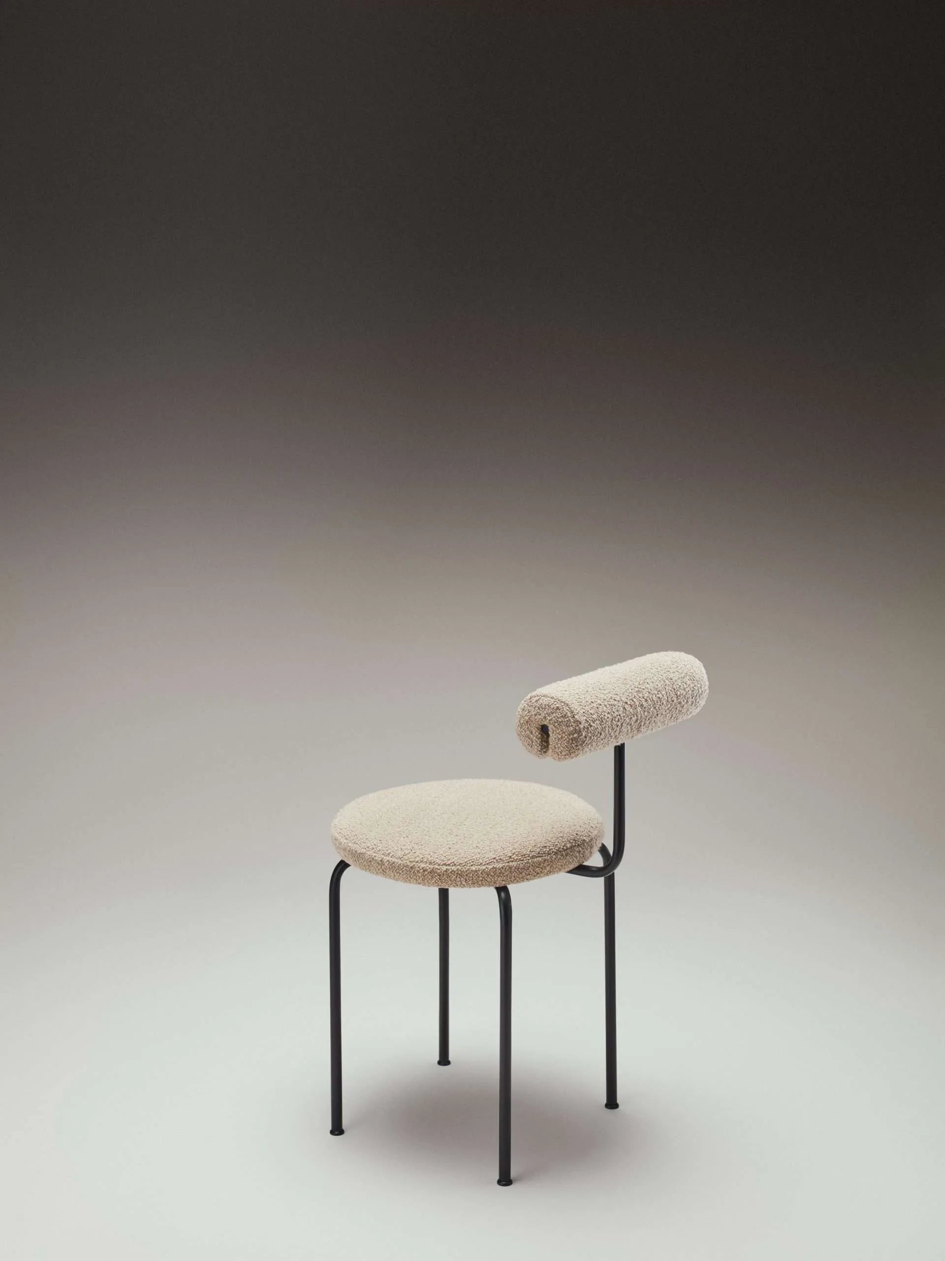 Kreslo SAGE NO 2 čalúnené s kovovou základňou