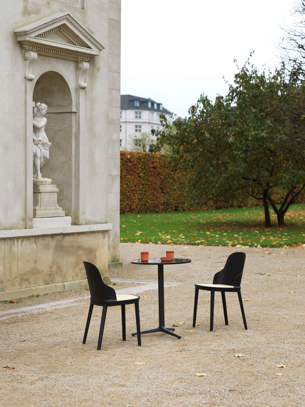 Allez PP Green chair with Main Line Flax upholstery