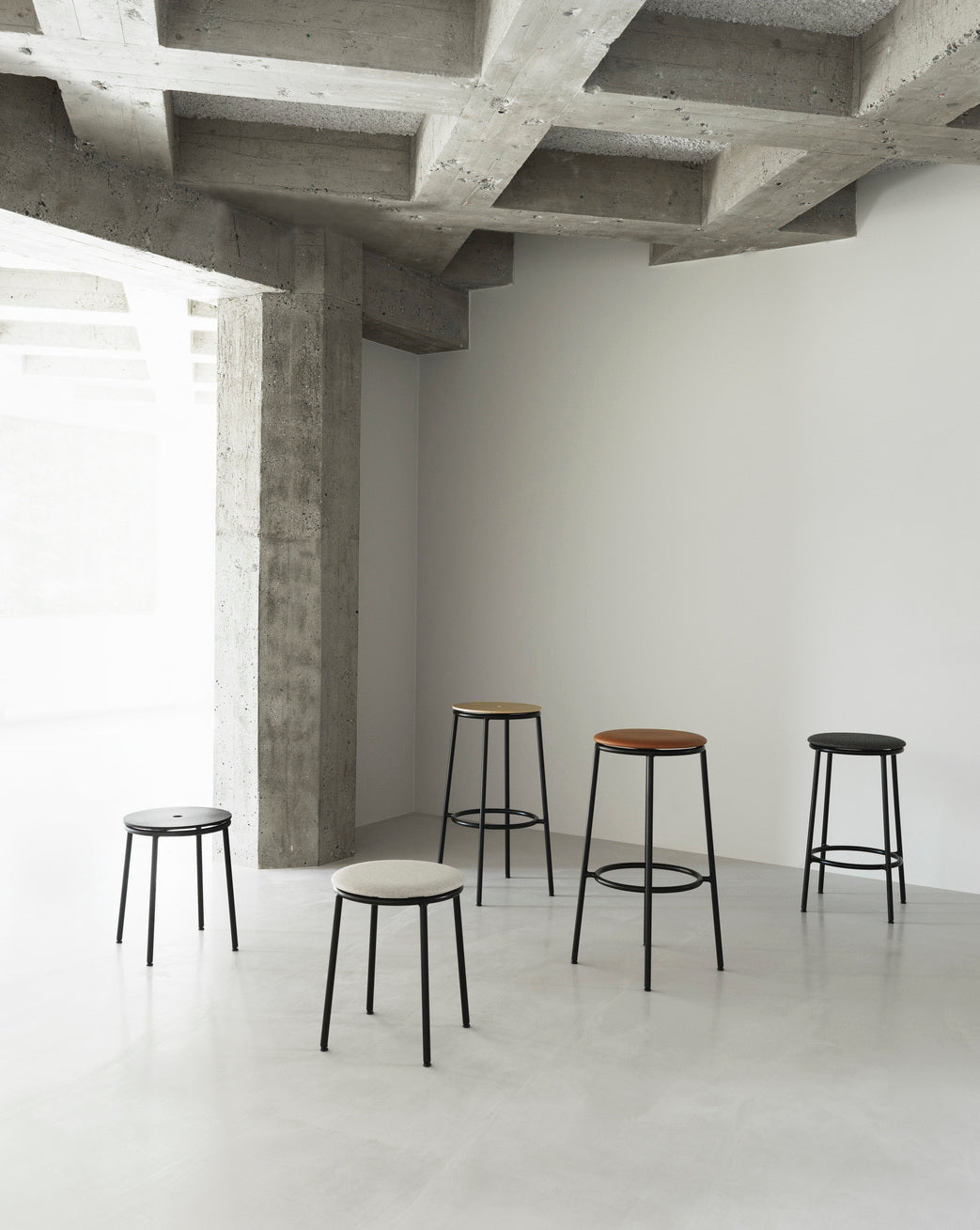 Circa gray bar chair with a black base