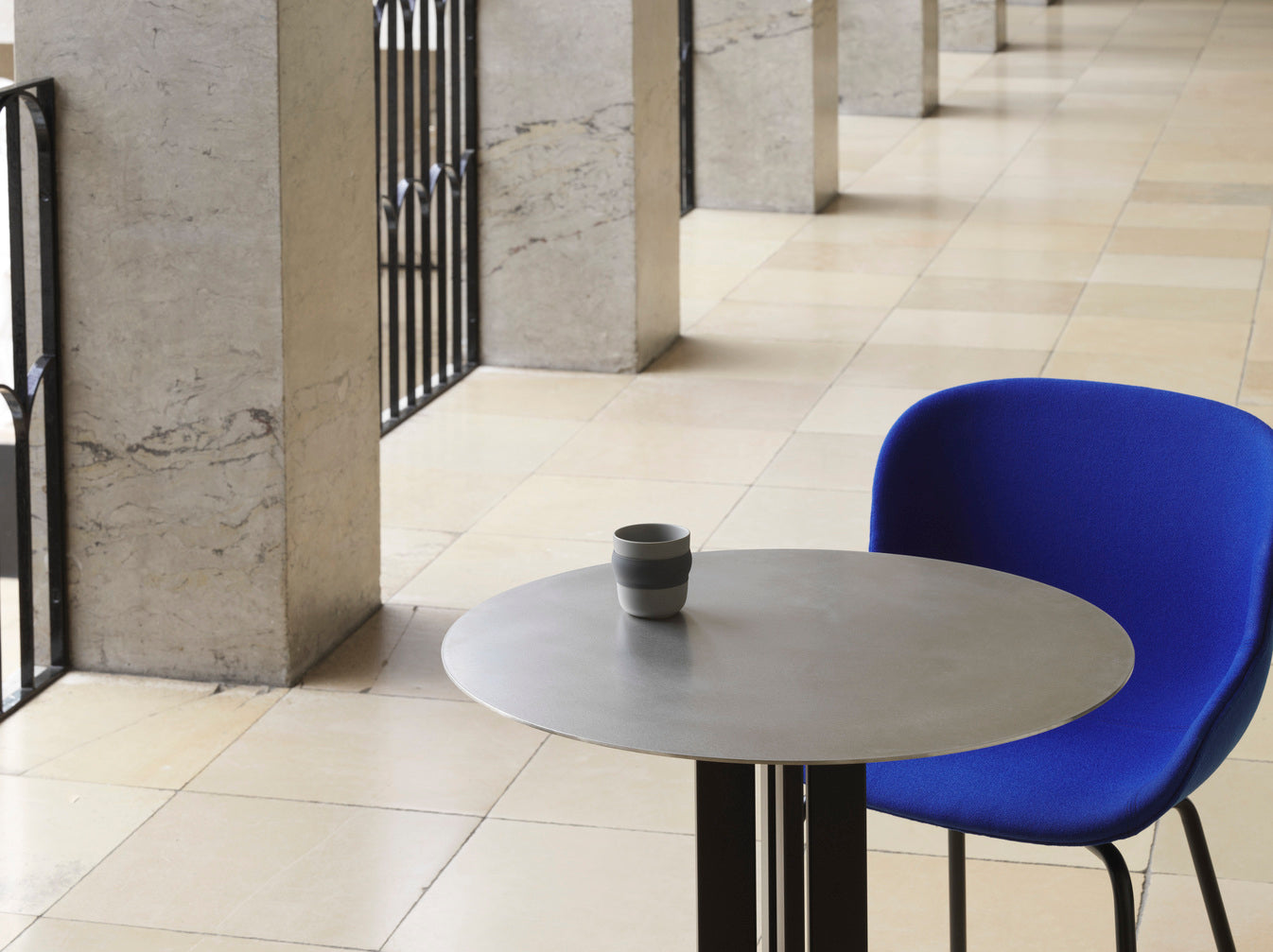 Round cafe table Scala steel top with a black base