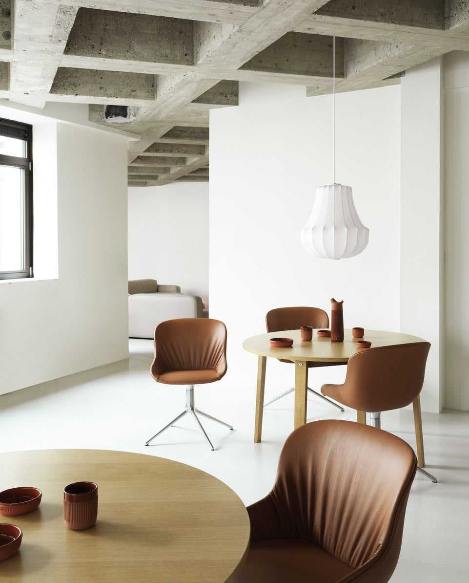 Čalúnená kancelárska stolička HYG COMFORT 4L s čiernym podstavcom