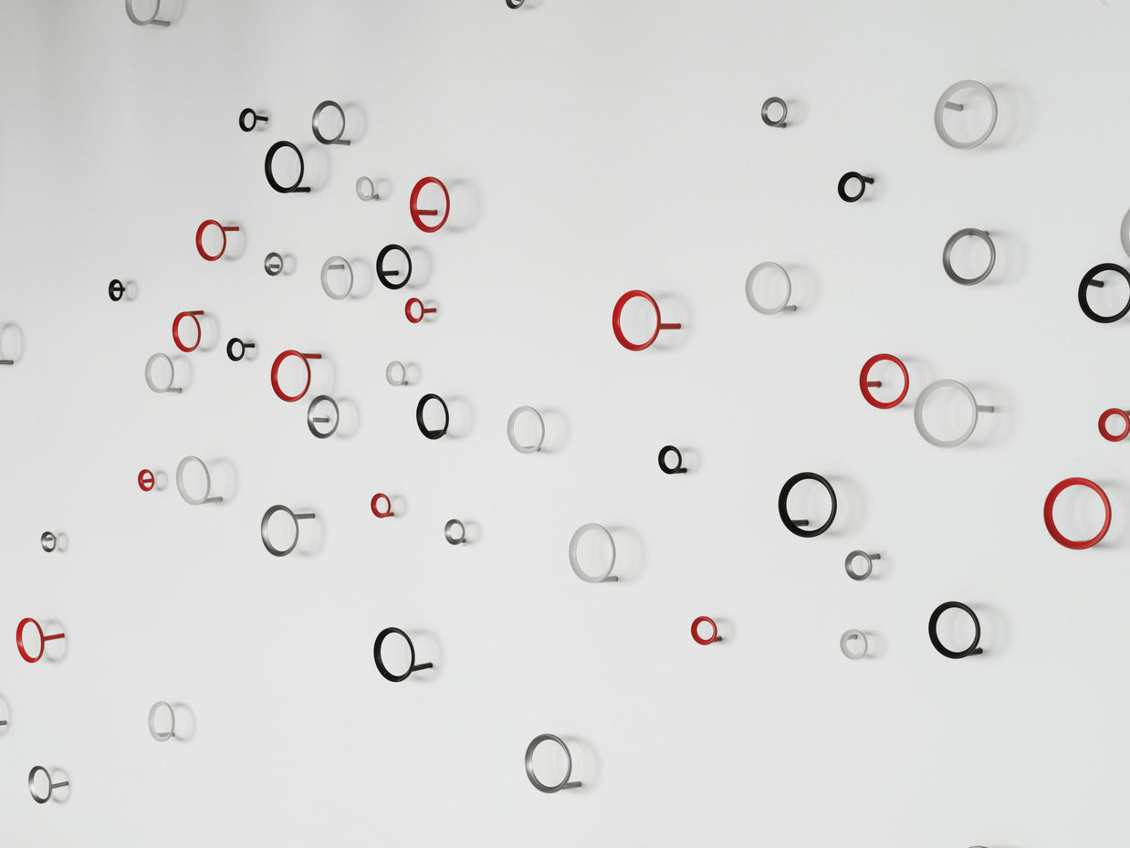 Vešiak LOOP teplá šedá