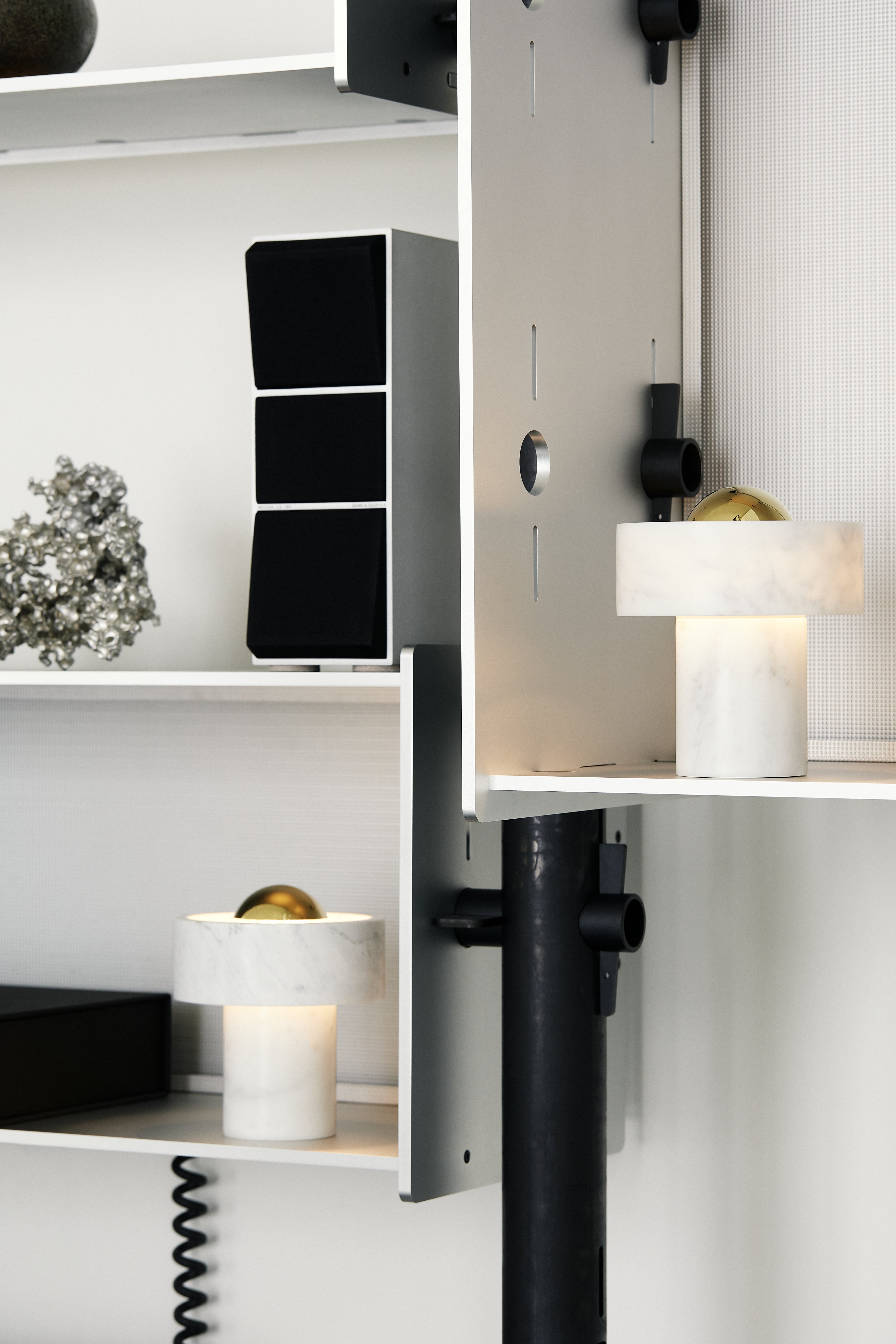 Prenosná lampa STONE mramor so zlatým povrchom