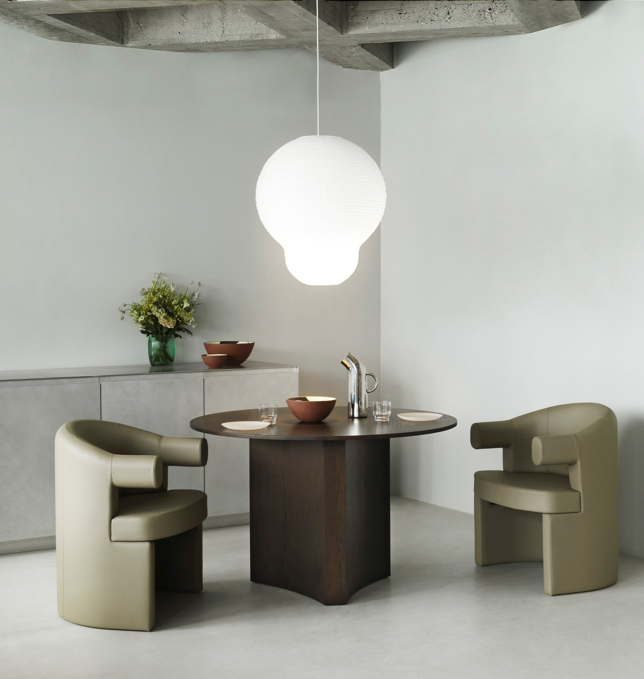 Round table Bue brown oak veneer