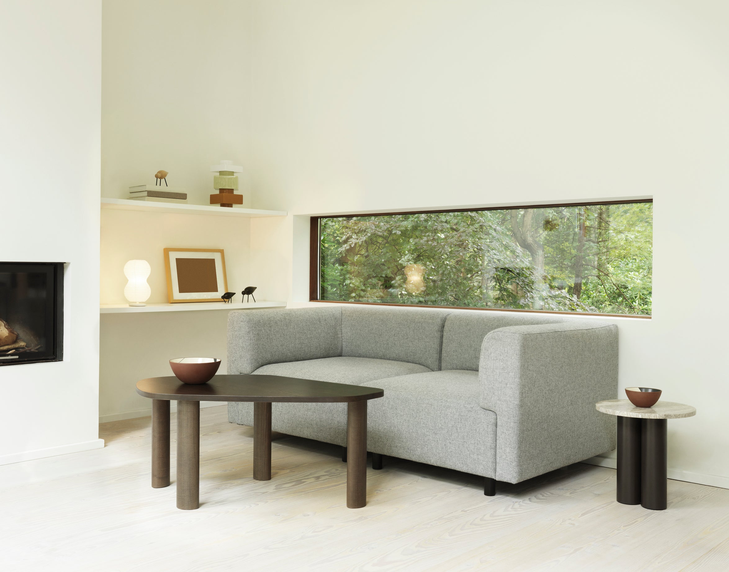 Sofa čalúnená REDO s dubovou základňou