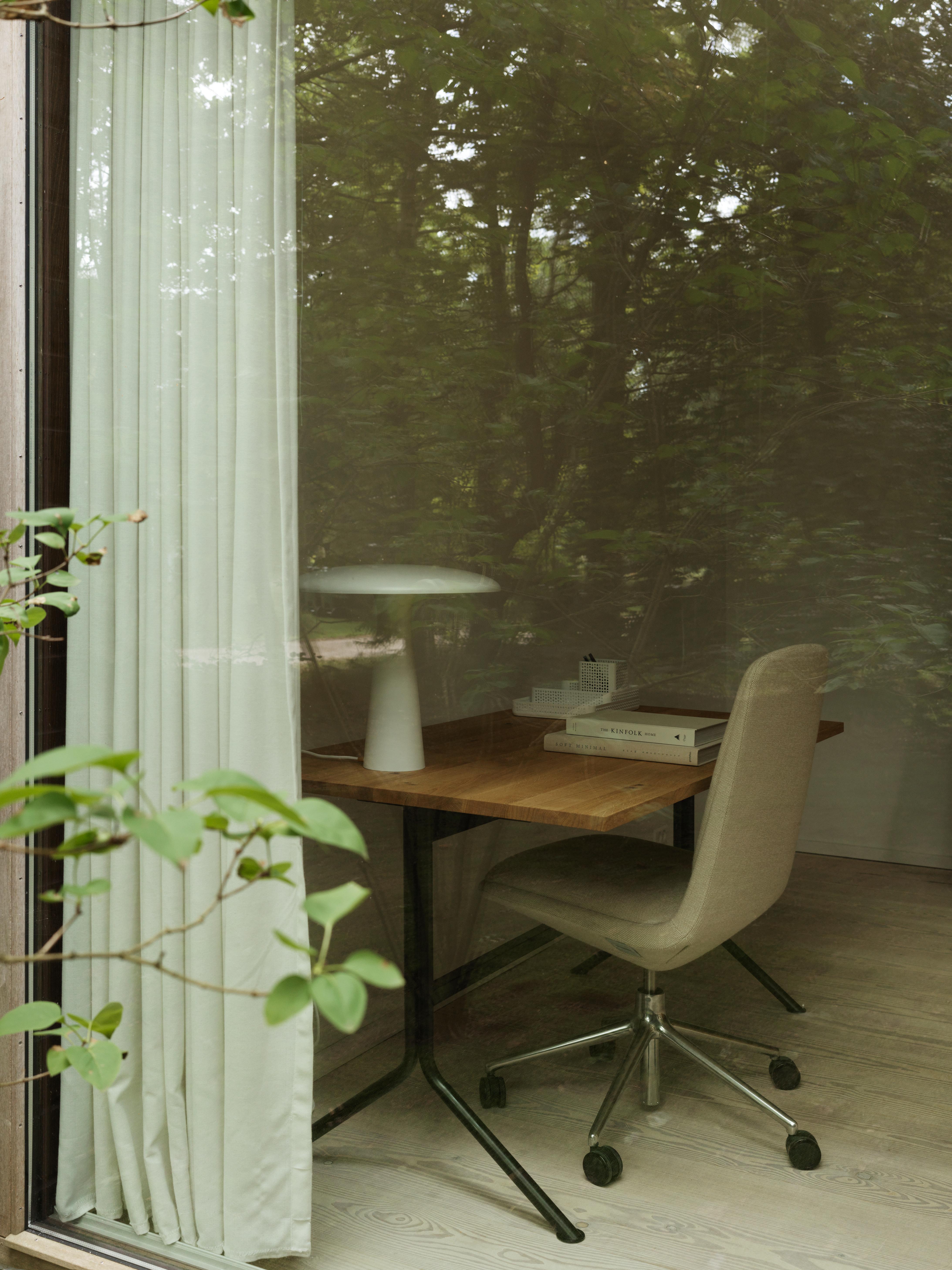 SHELTER table lamp white