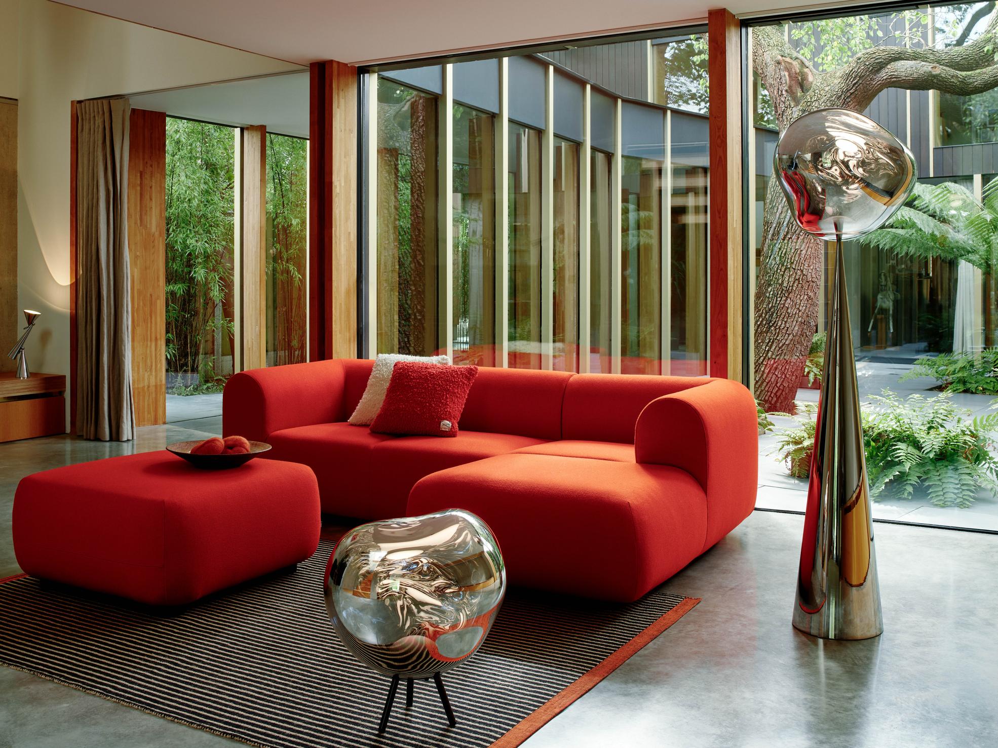 LINE rug black with orange