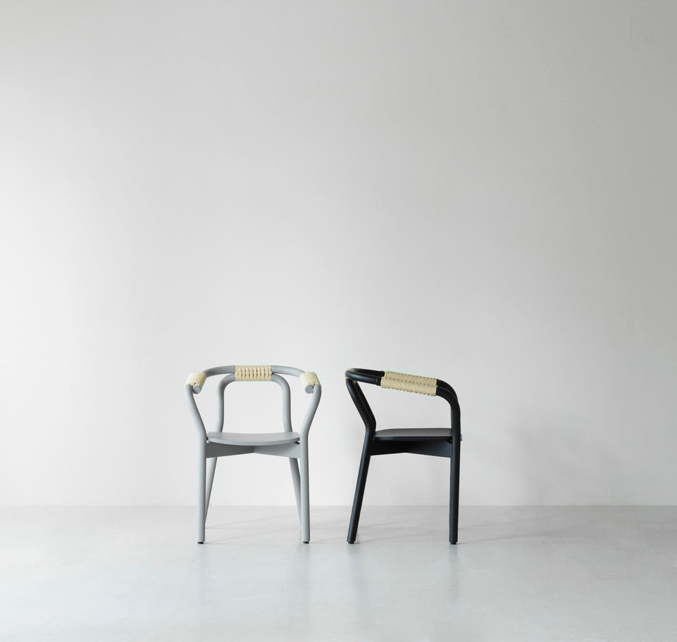 Stolička KNOT čierna s prírodným povrázkom