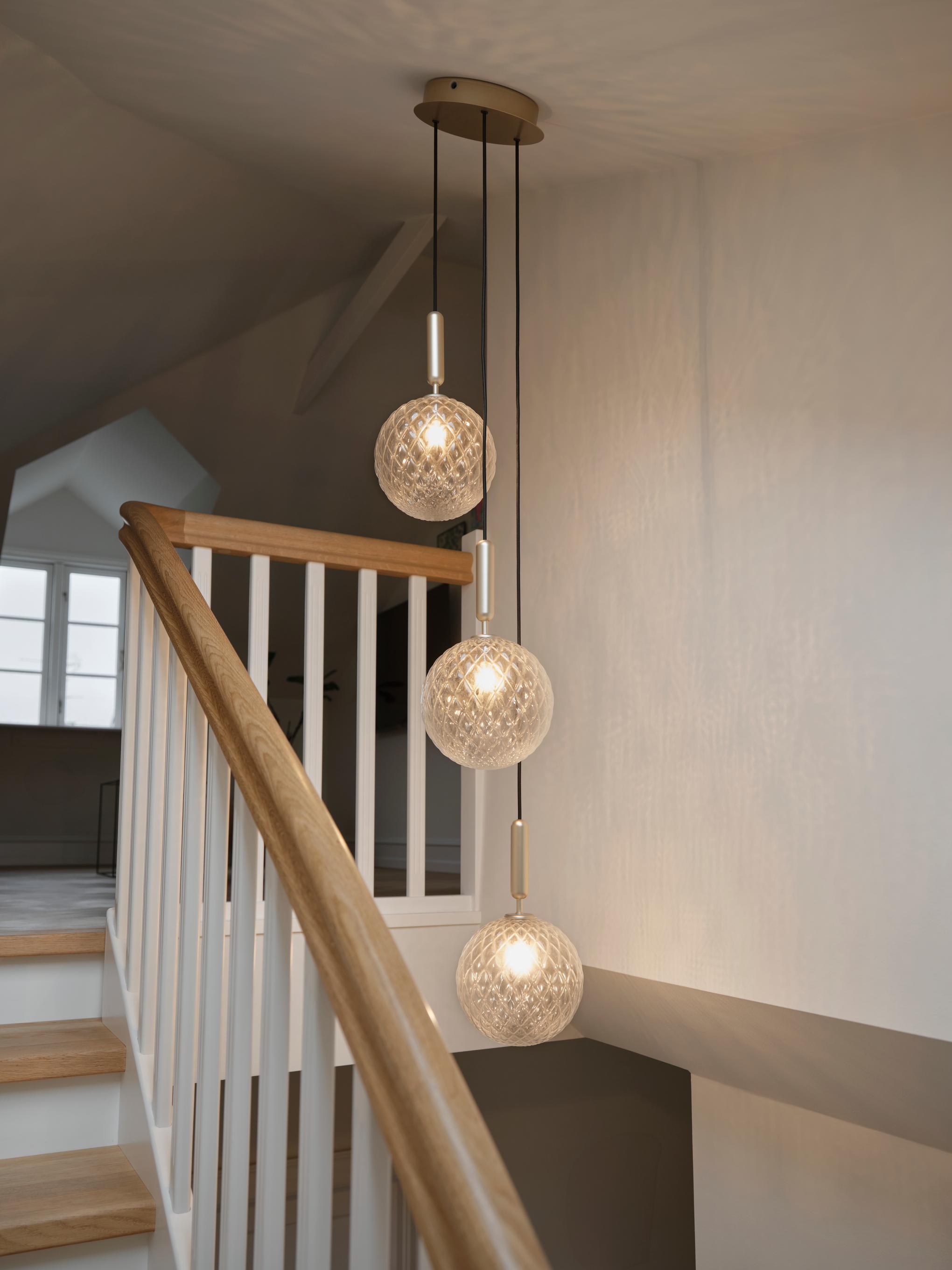 Závesná lampa MIIRA 3 mosadzná s priehľadným sklom