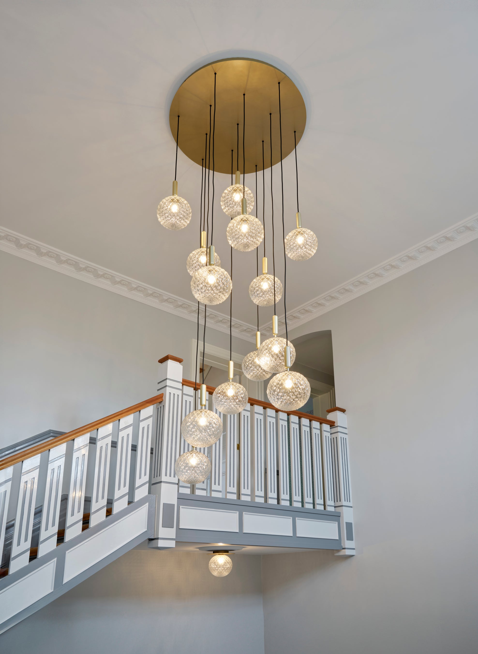 Závesná lampa MIIRA 13 mosadzná s priehľadným sklom