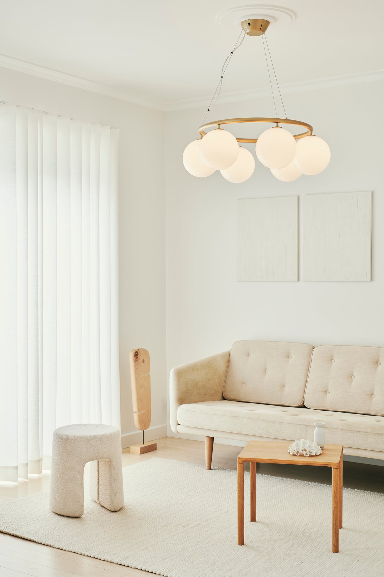 Závesná lampa MIIRA 6 CIRCULAR mosadzná s opálovým sklom
