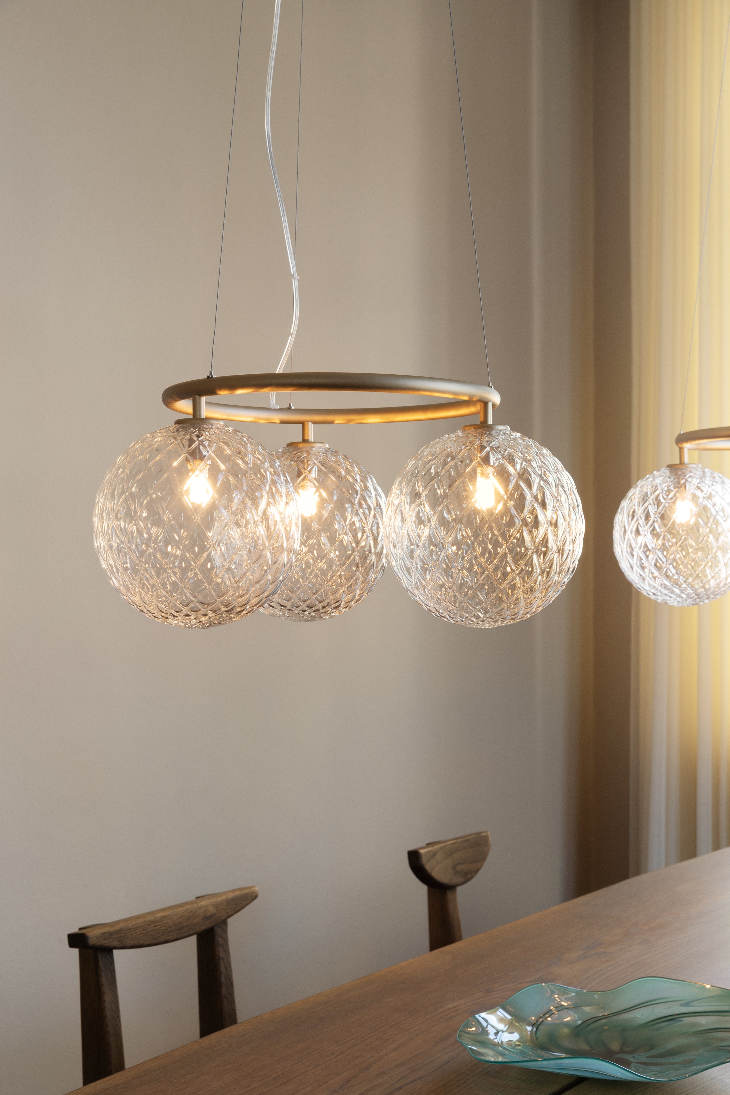 Závesná lampa MIIRA 3 CIRCULAR mosadzná s priehľadným sklom