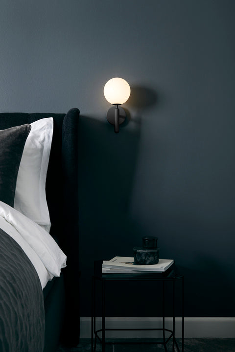 Nástenná lampa MIIRA grafitová s opálovým sklom