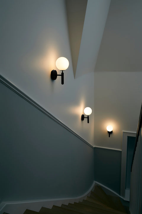 Nástenná lampa MIIRA grafitová s opálovým sklom