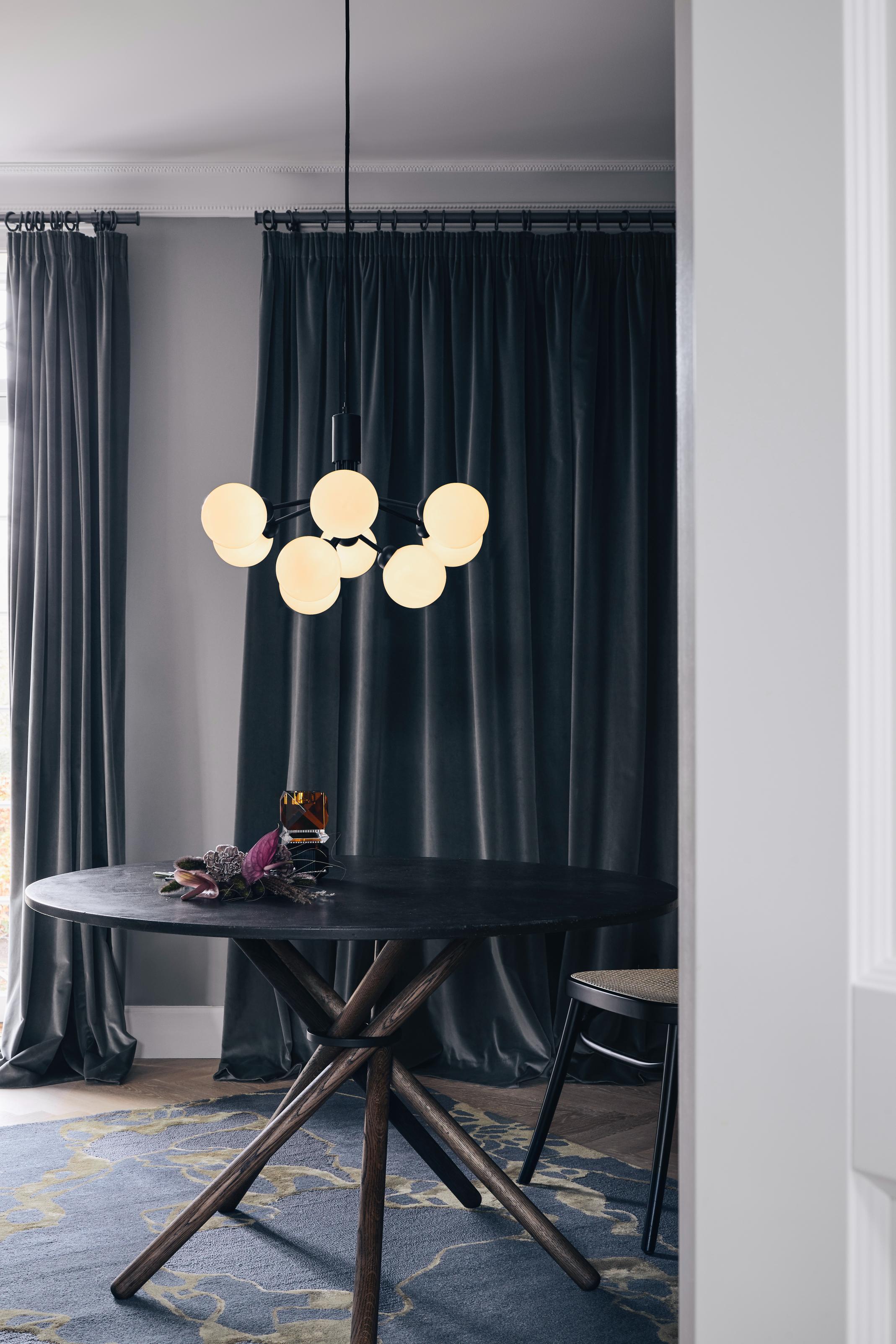 Závesná lampa APIALES 9 čierna s opálovým sklom