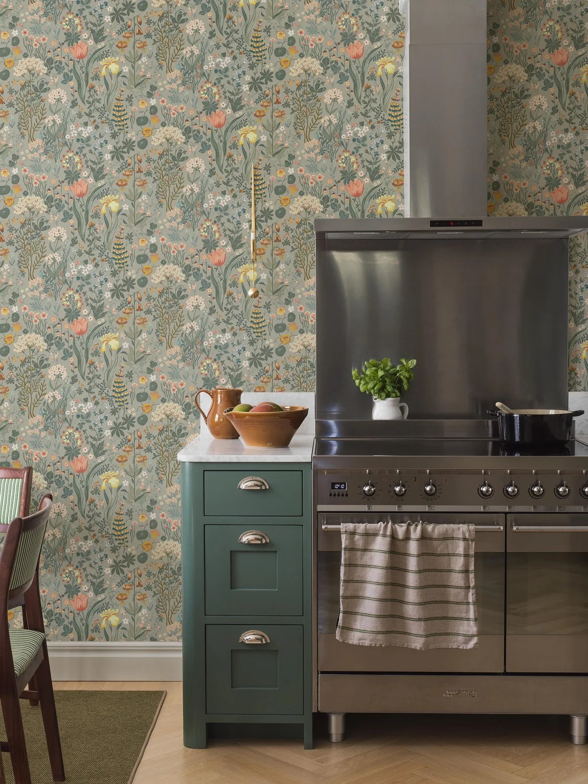 Flower Pattern Wallpaper BLOMSTERHAV Gray with Green
