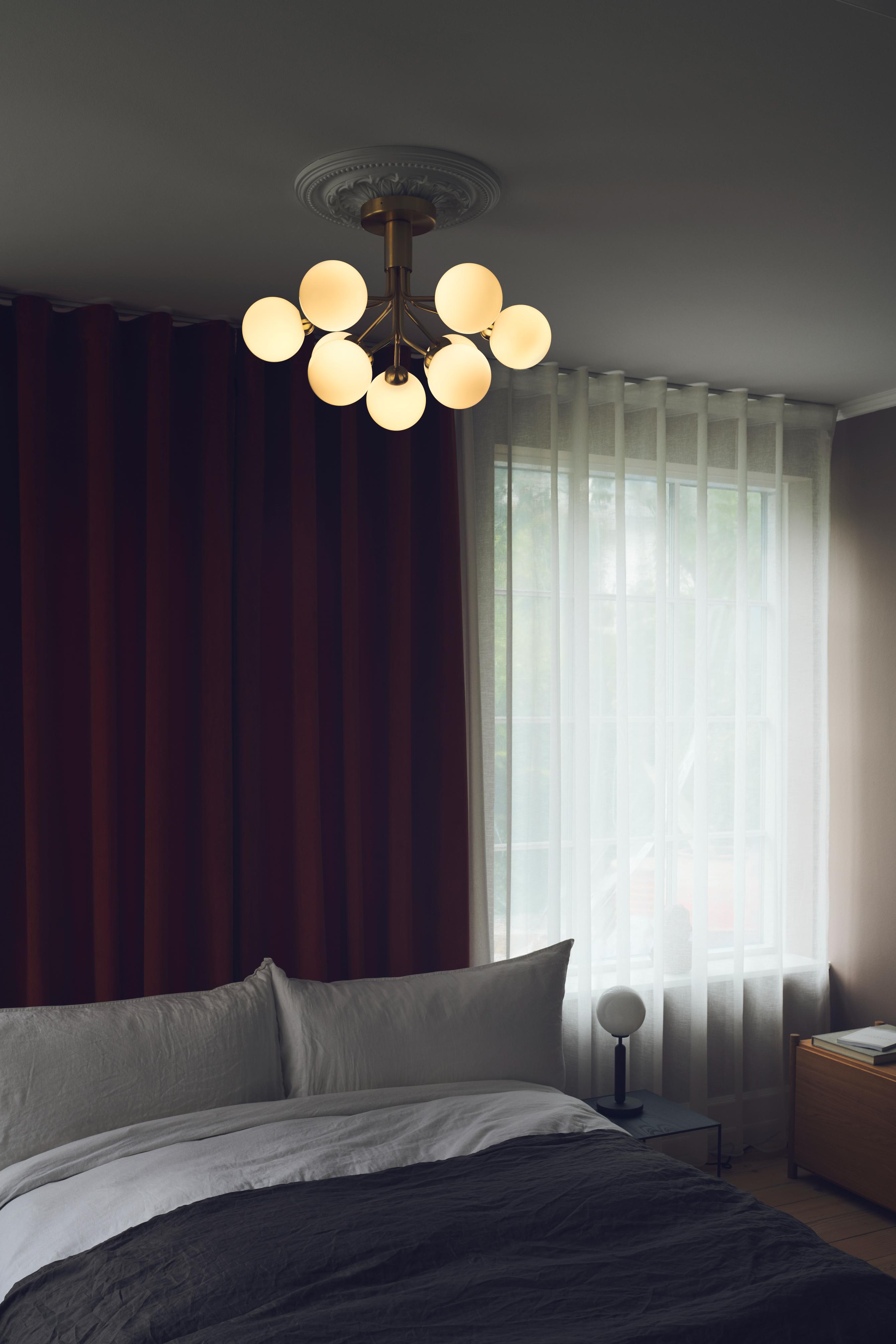 Lampa stropná APIALES 9 čierna s opálovým sklom