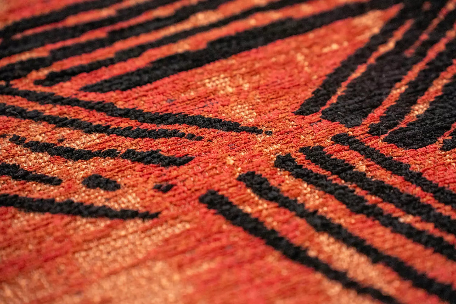 Kruhový koberec KANJI oranžový s čiernym