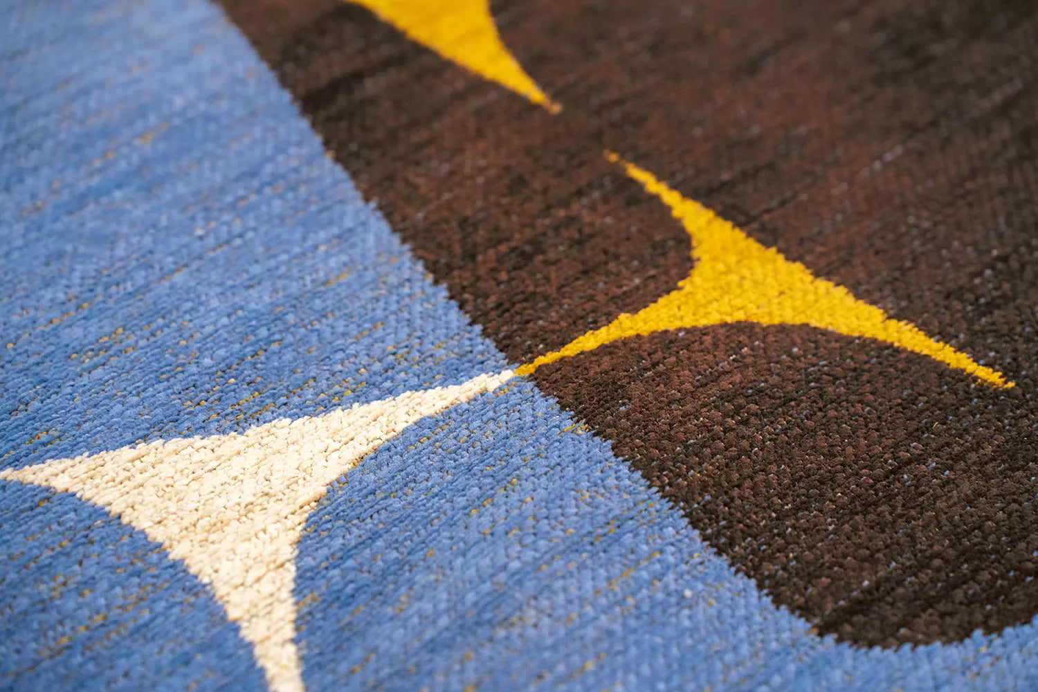 STONES rug in white with brown and blue