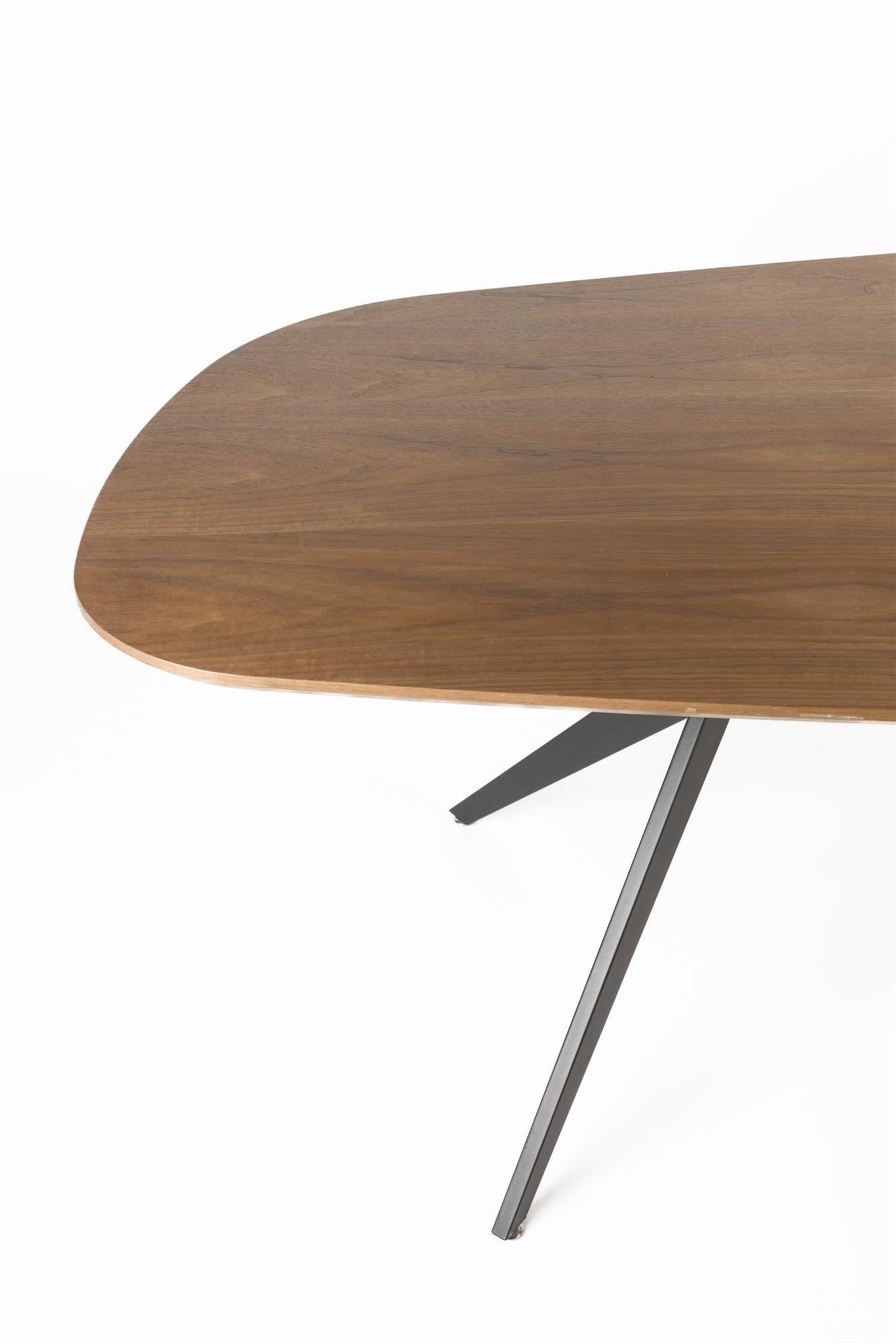 CHASE ORGANIC brown oval table with a black base