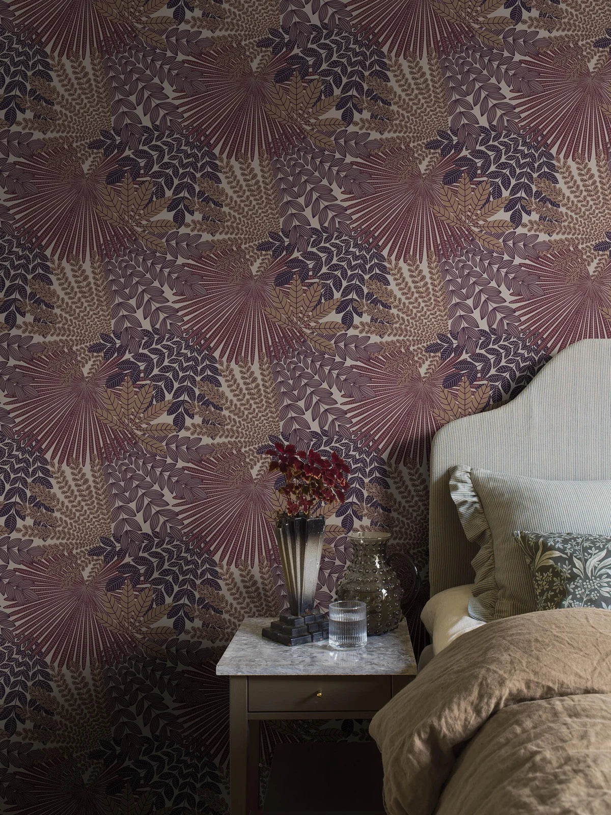Tapeta s rastlinným motívom listov VELVET LEAVES fialová s béžovou