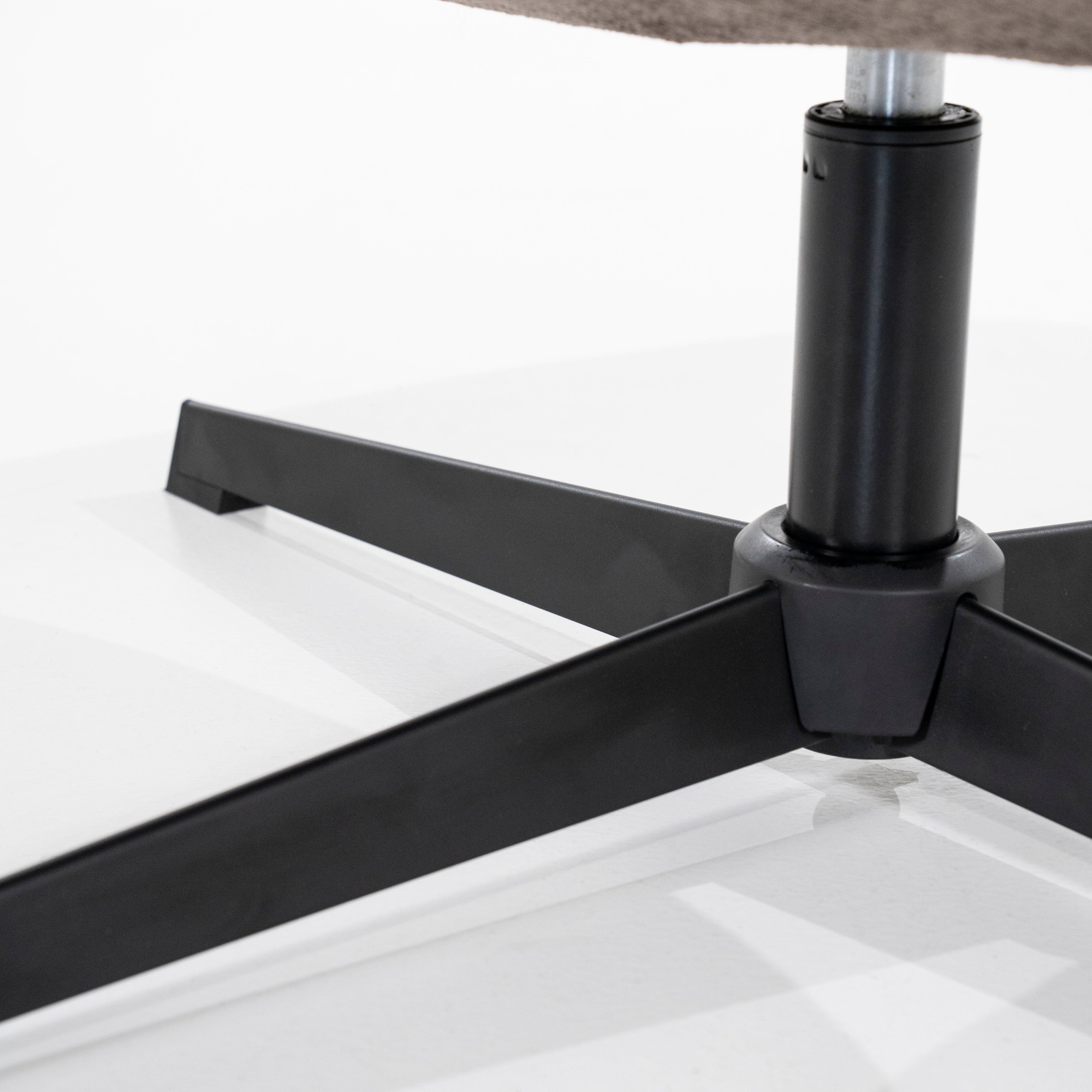 Kreslo FAUTEUIL DERBY hnedé