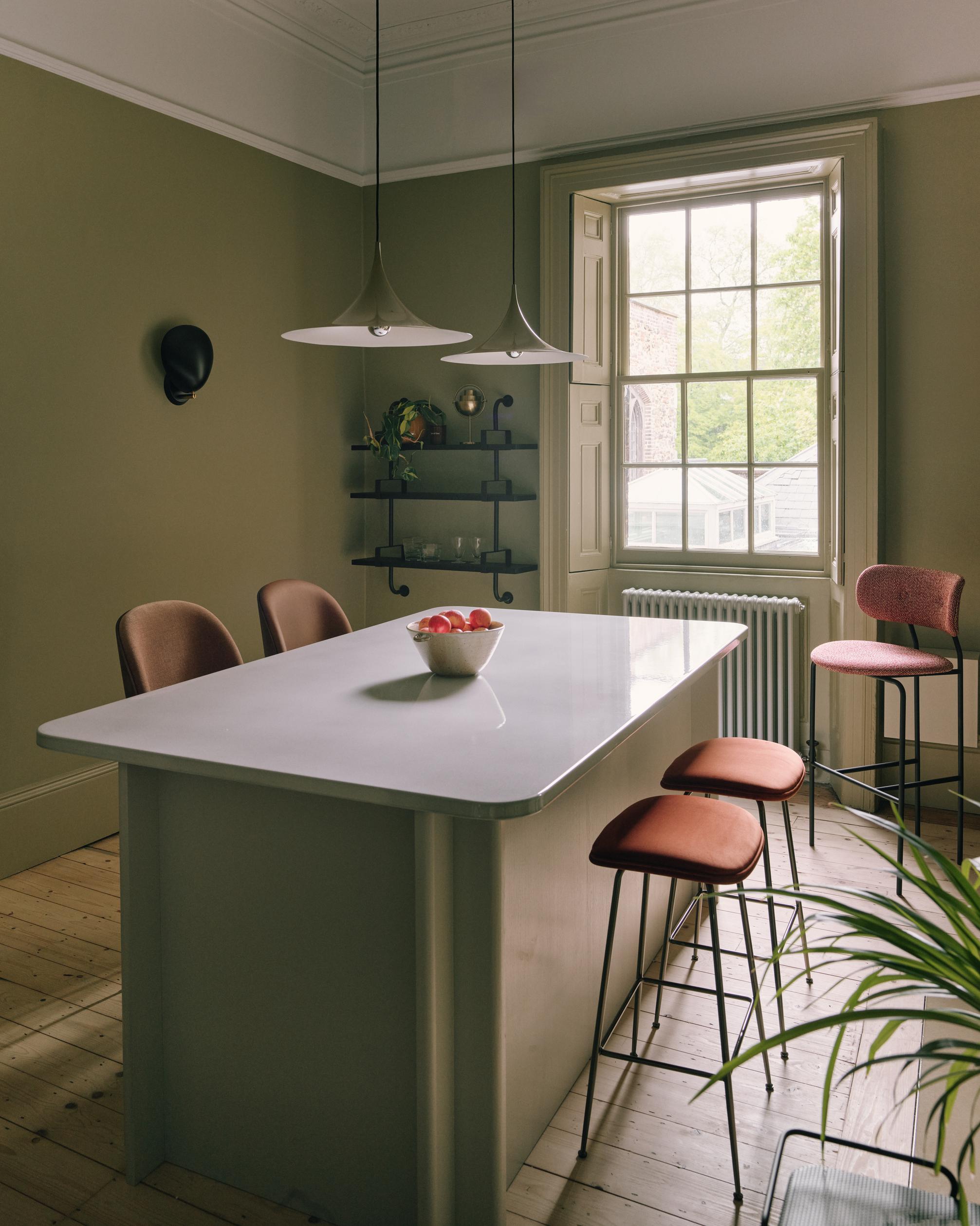 COBRA black wall lamp