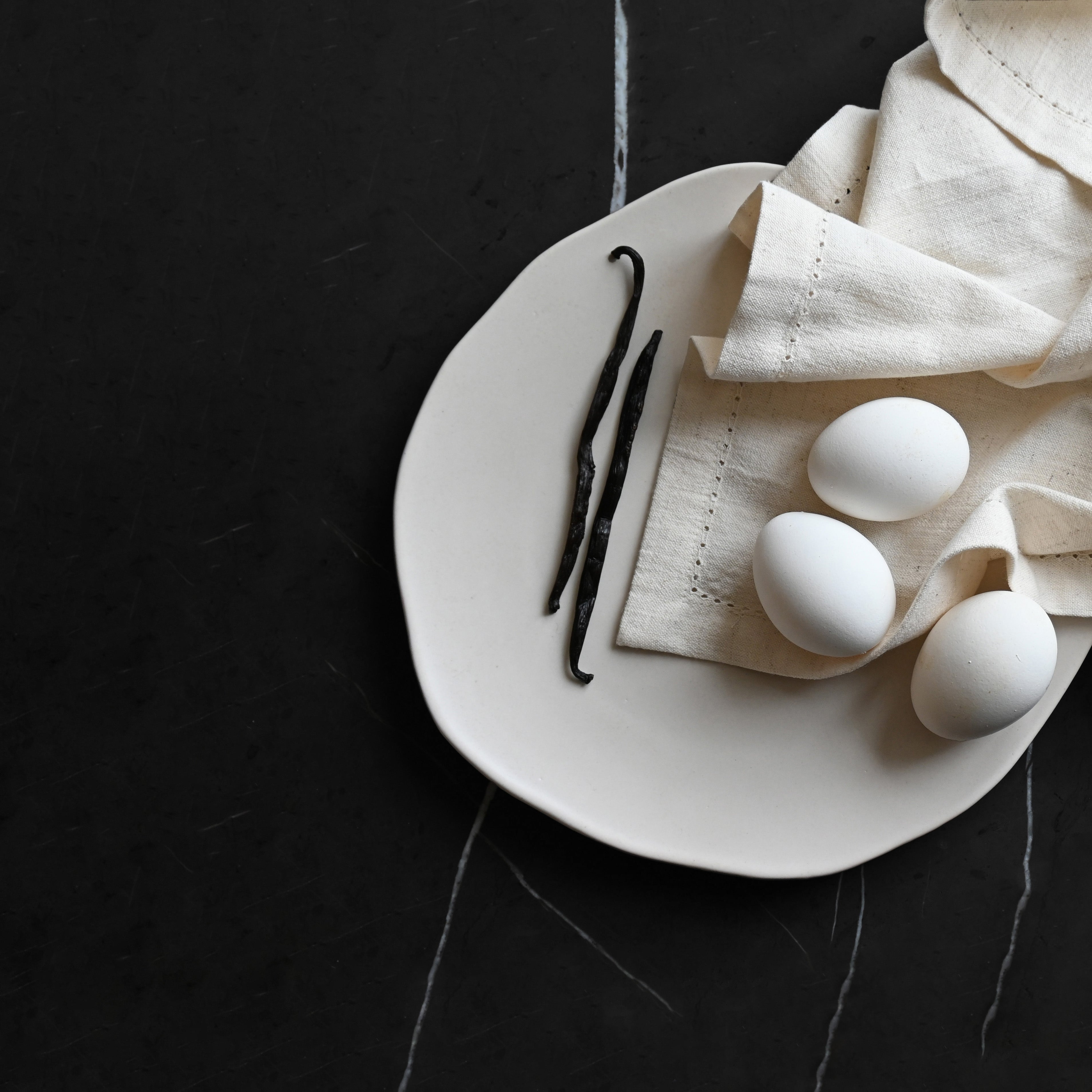 Súprava tanierov NATIVE biela kamenina