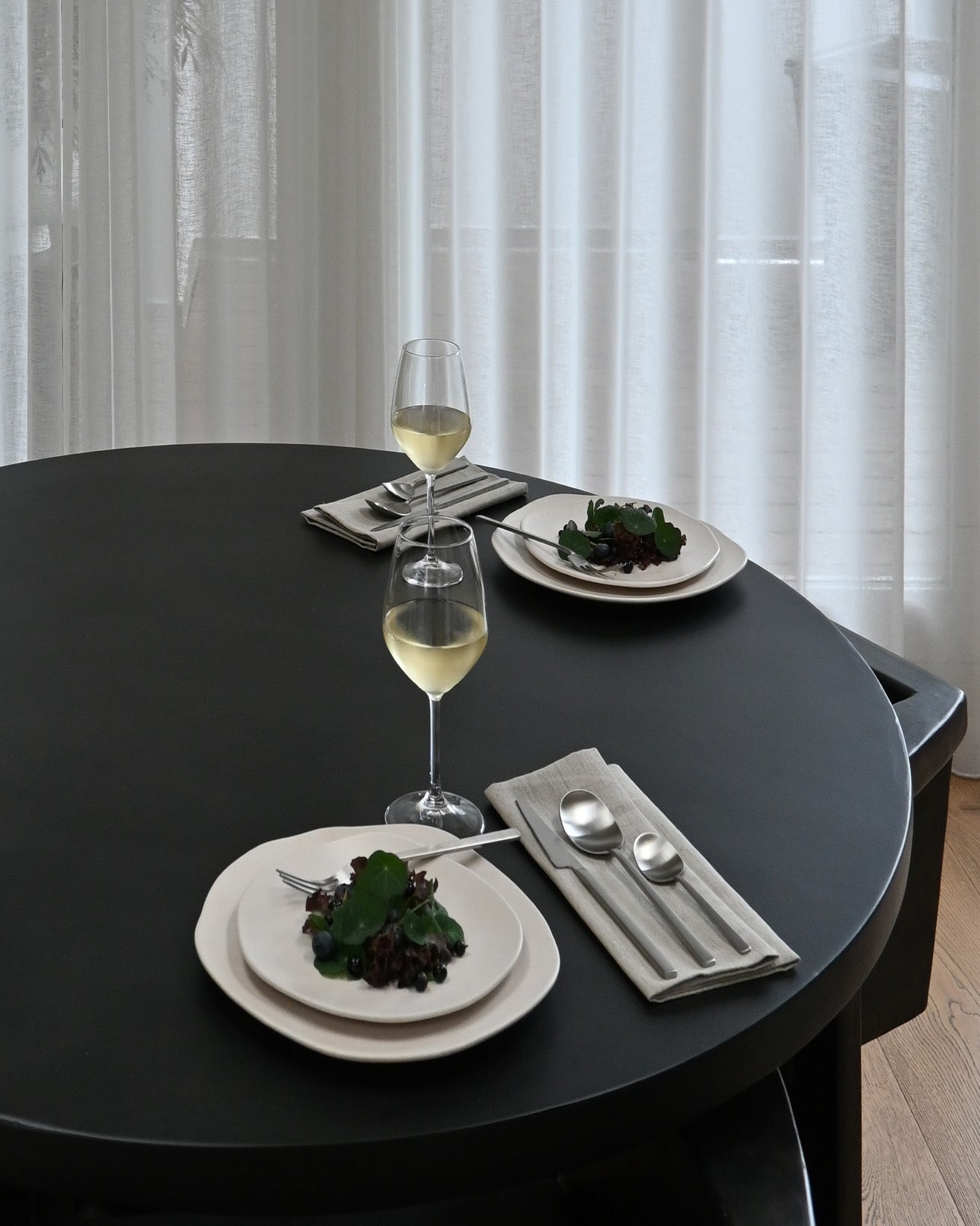 Súprava tanierov NATIVE biela kamenina