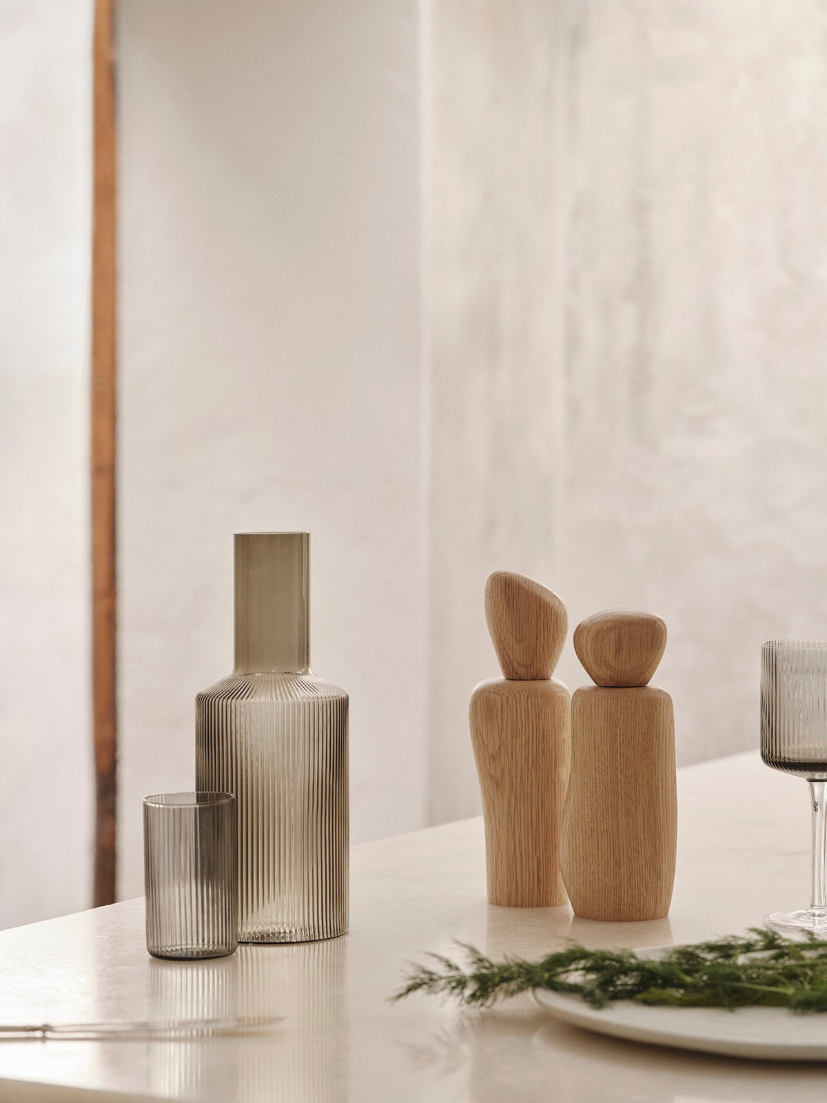 Młynek do przypraw PEBBLE dębowy – ujęcie 2