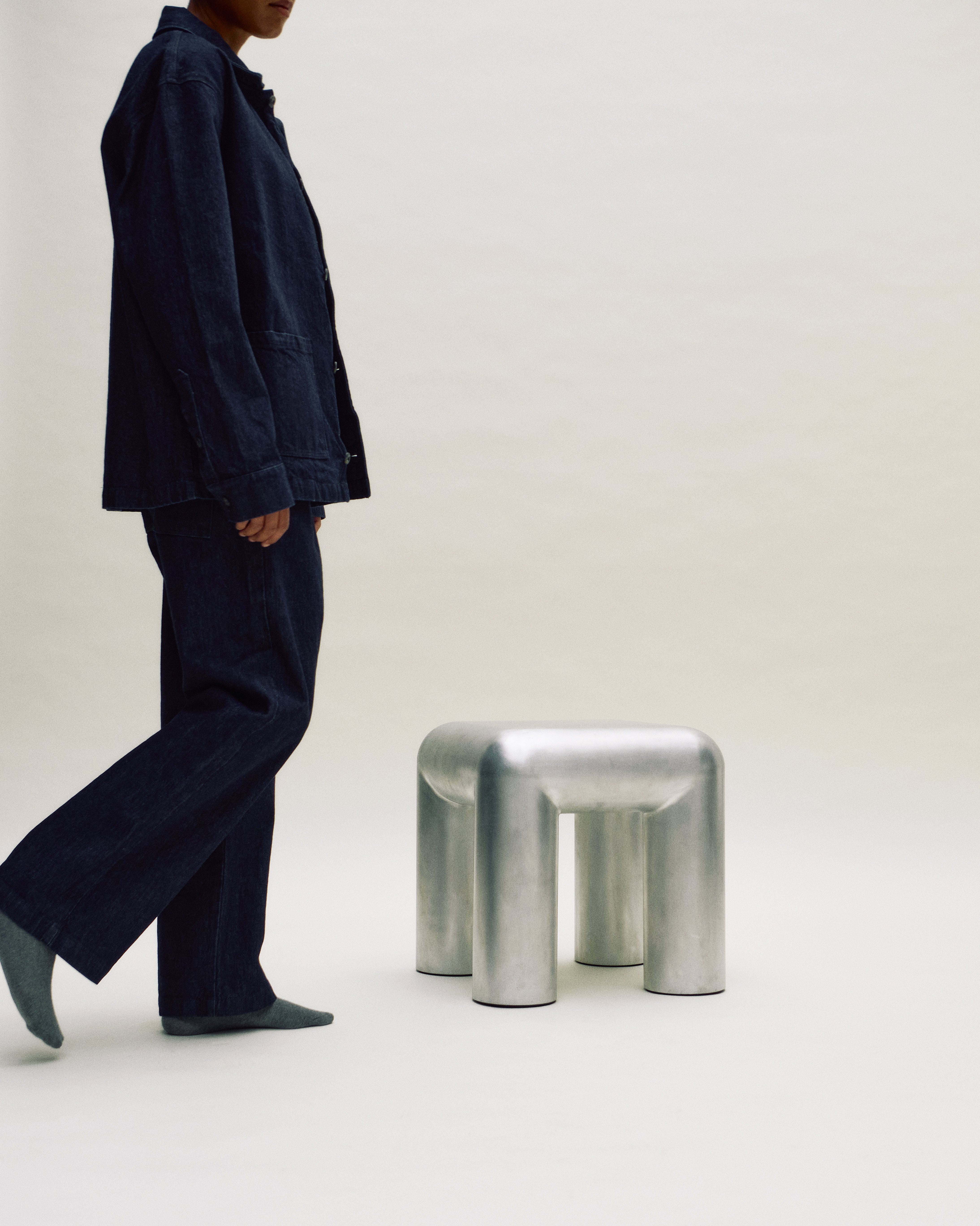 Bočný stolík CUBIO hliník