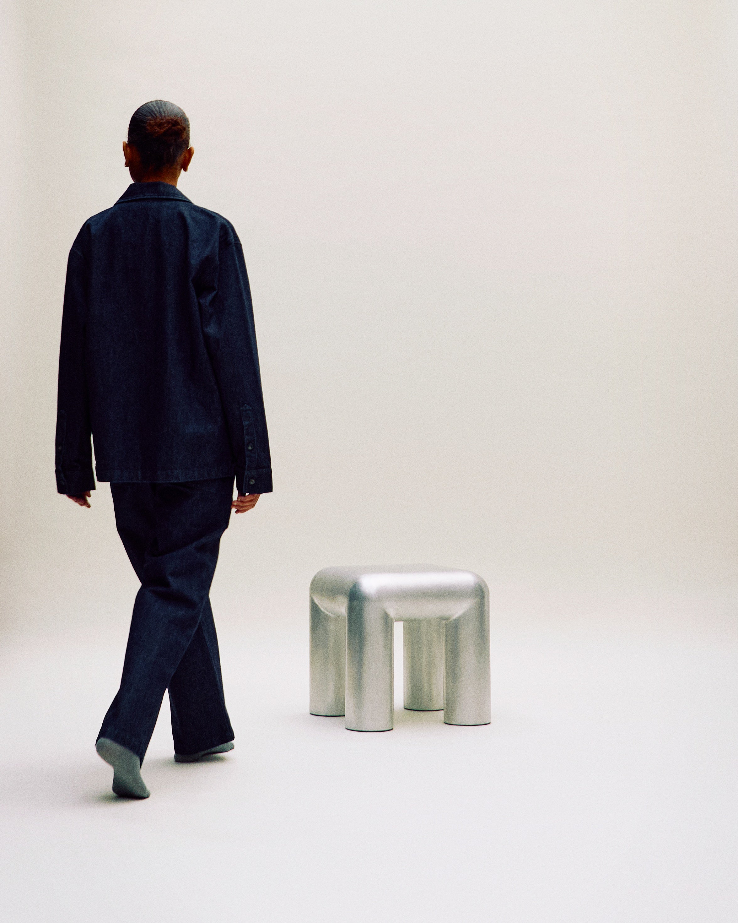 Bočný stolík CUBIO hliník