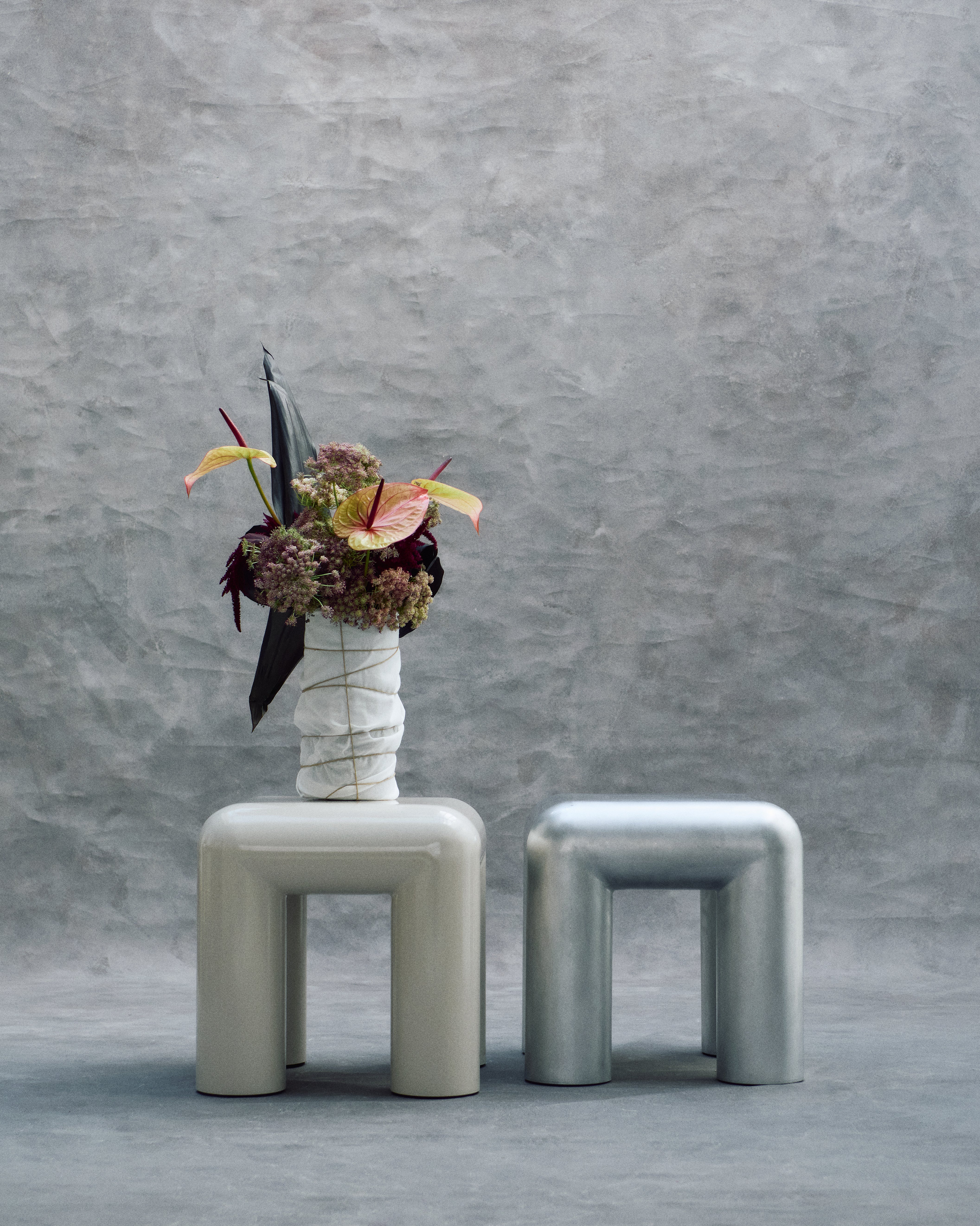 Bočný stolík CUBIO hliník