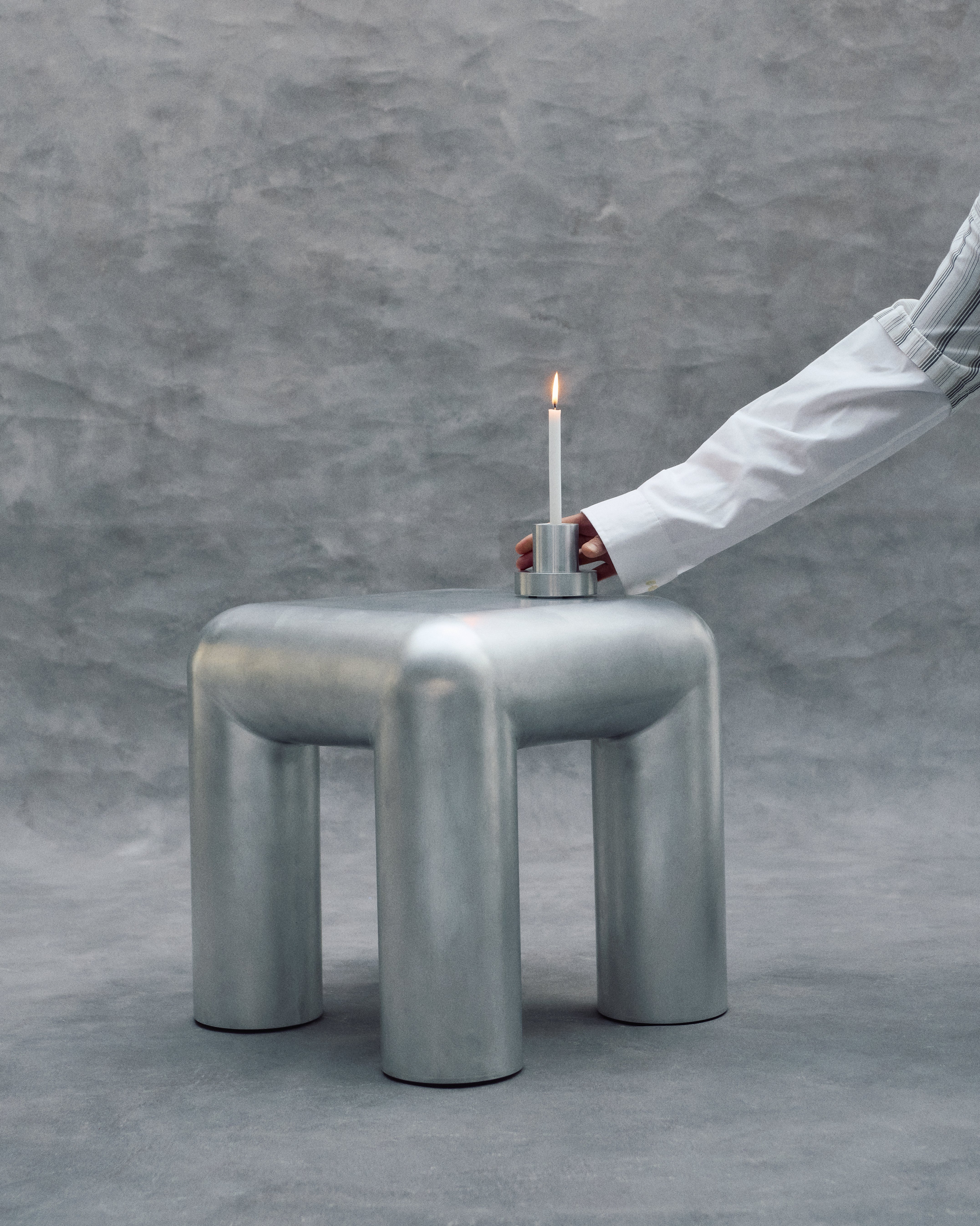 Bočný stolík CUBIO hliník