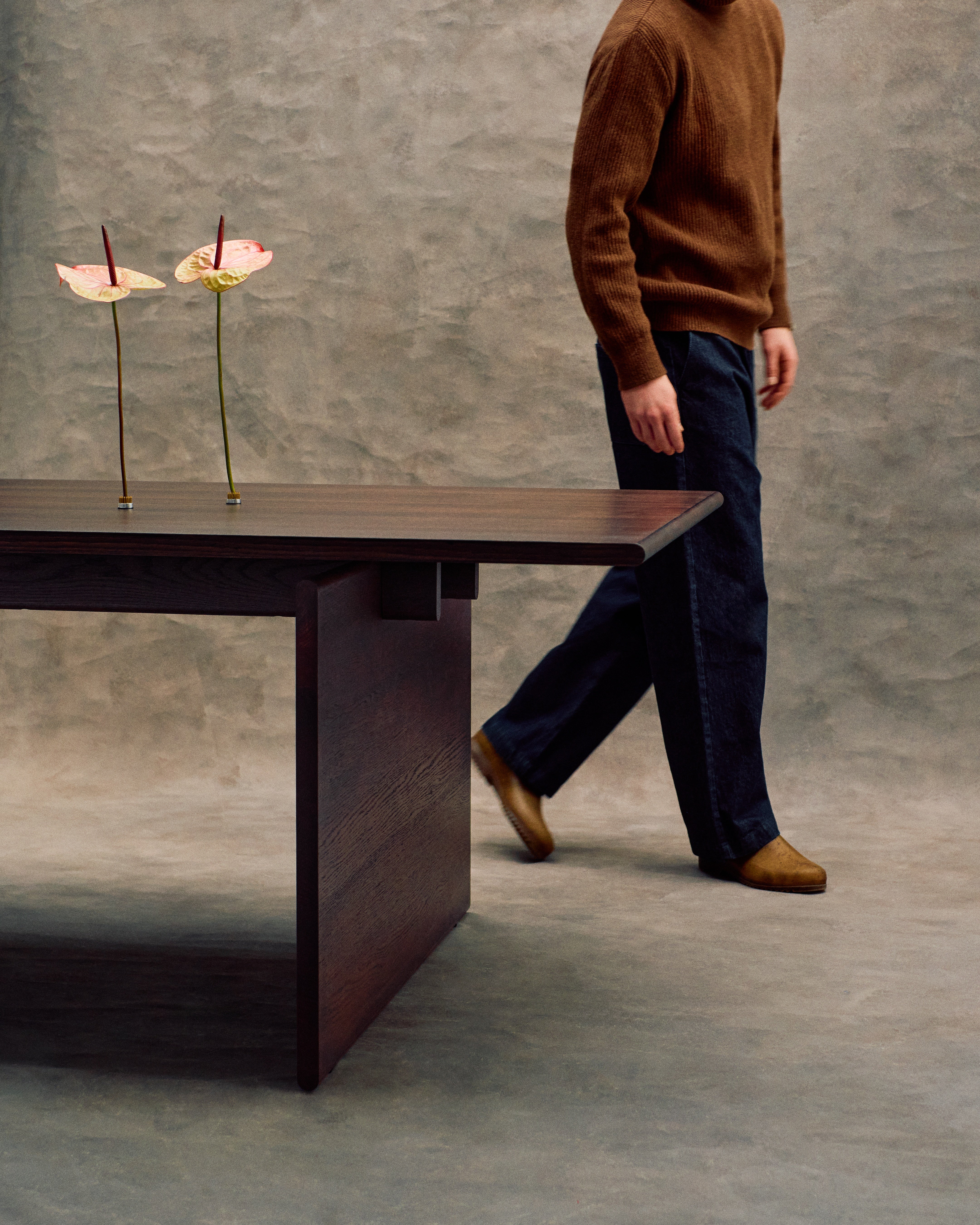 Stôl NOMEN dýhovaný z duba