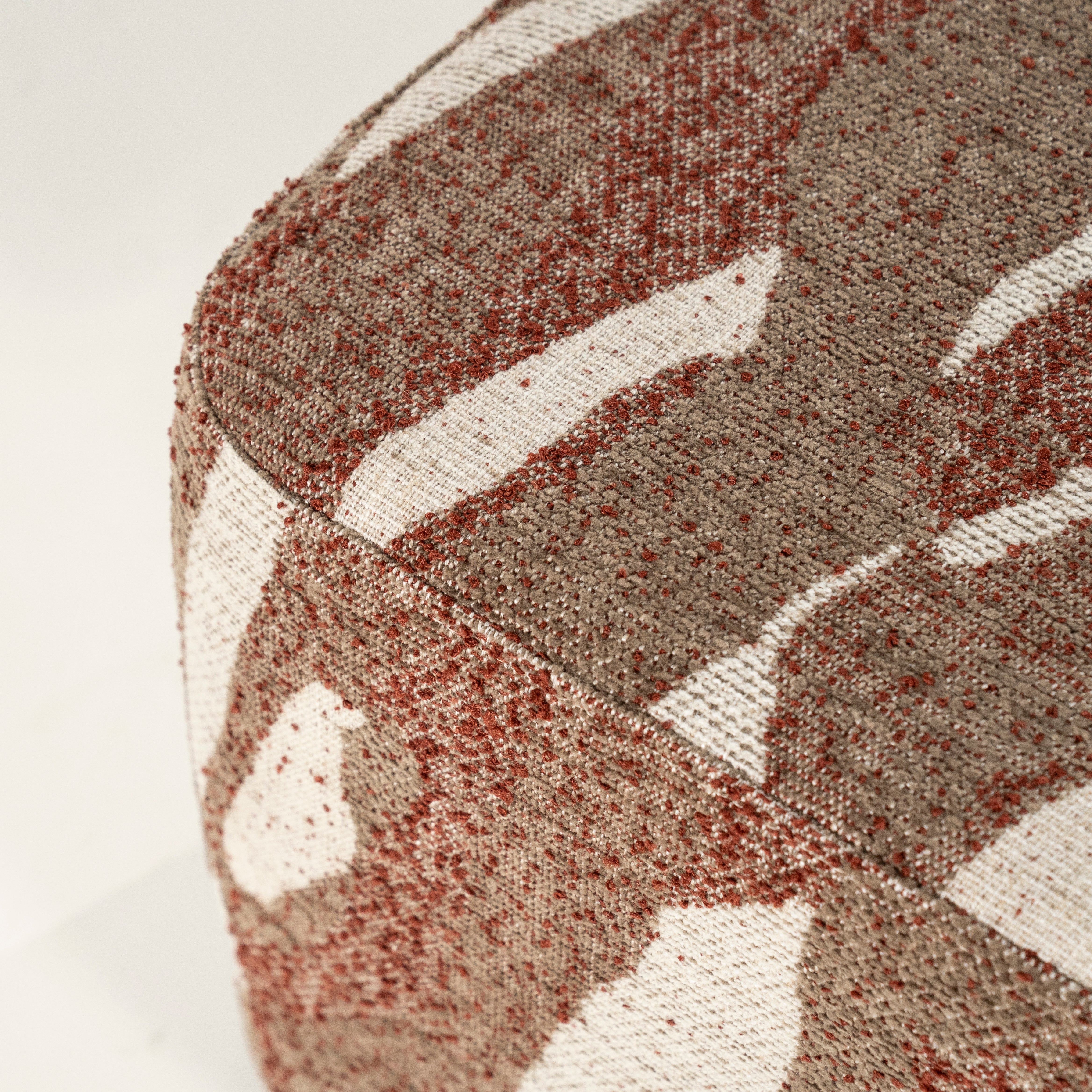 RYTM Brown Pouf