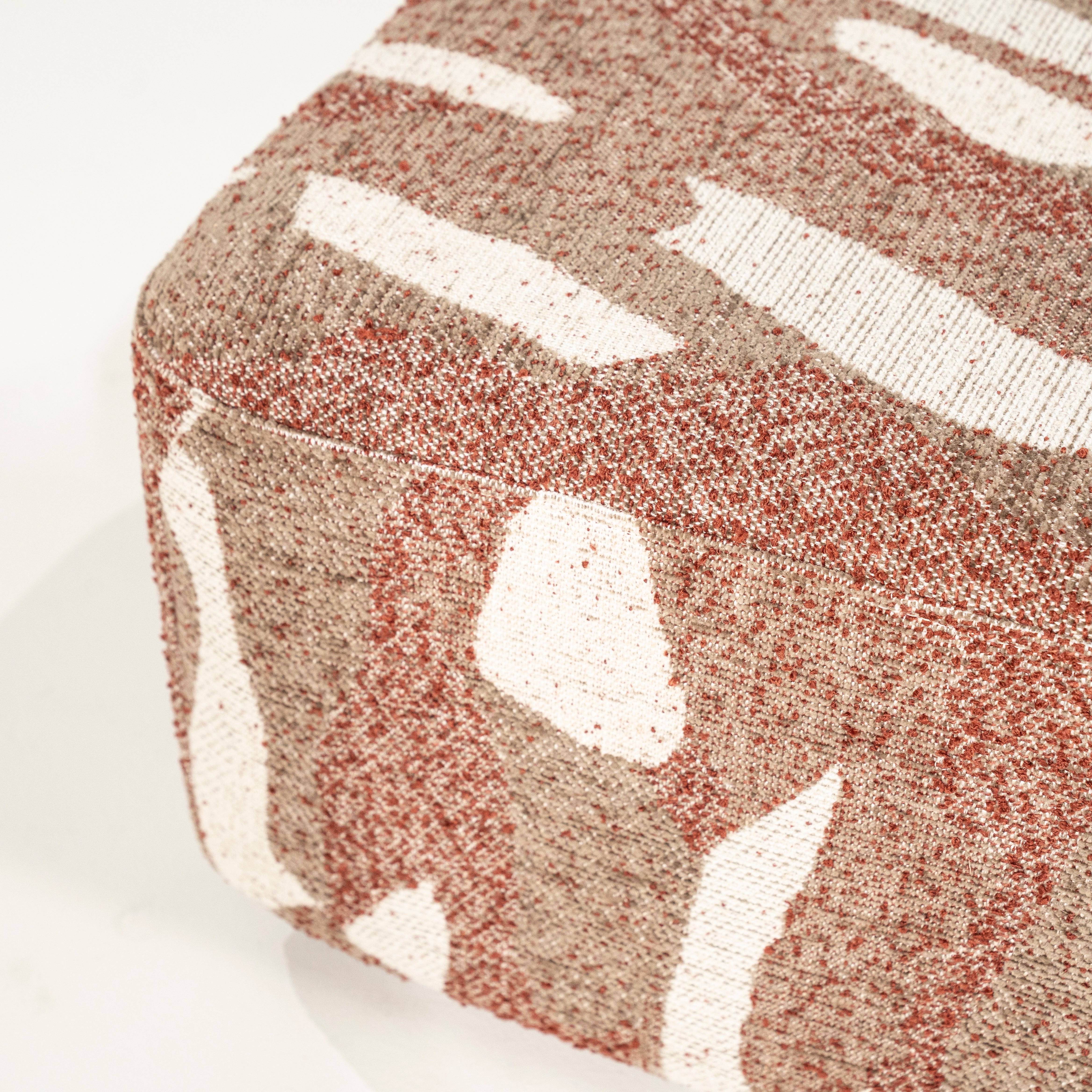RYTM Brown Pouf
