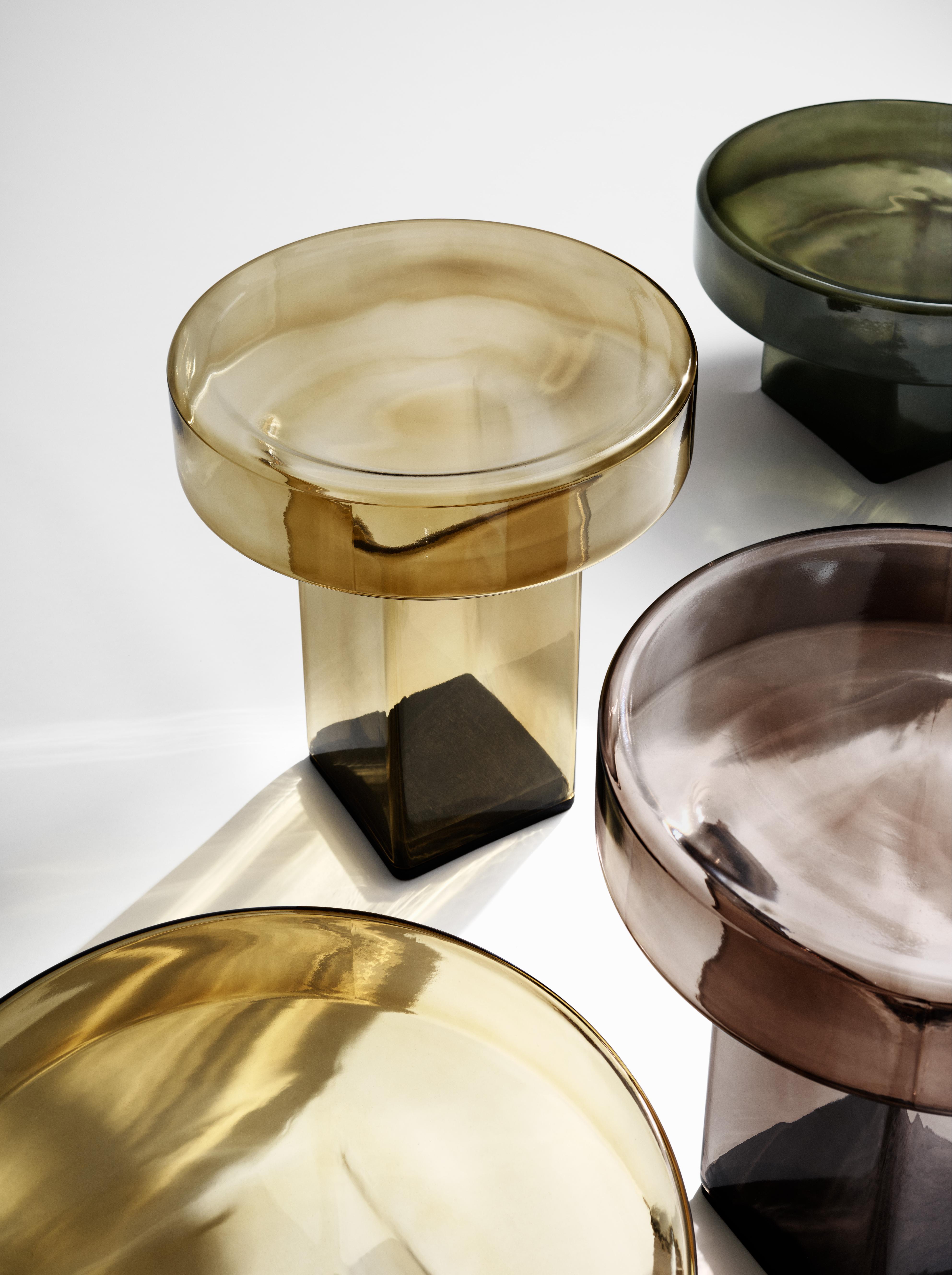 Kávový stolík NAKED dymové sklo