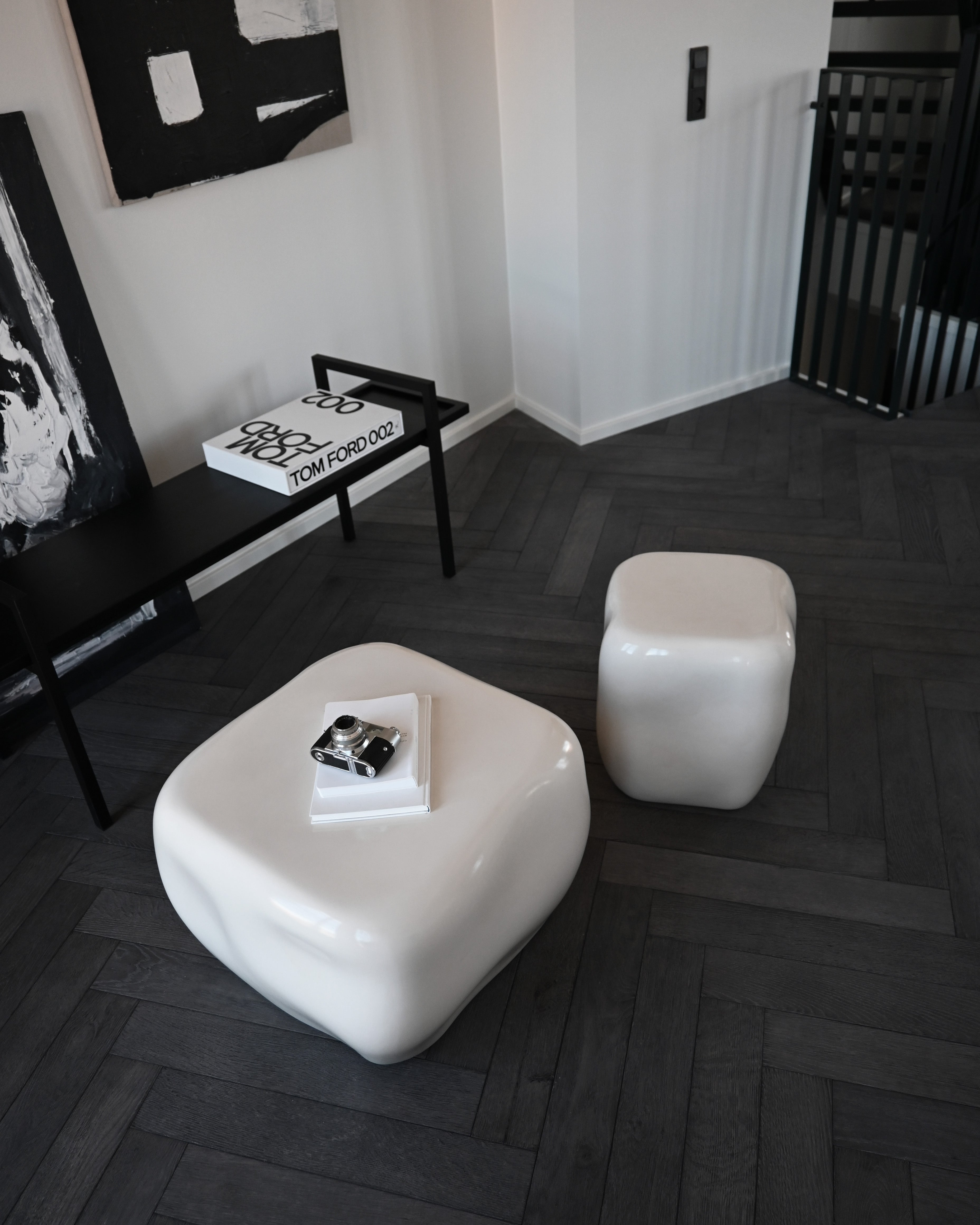 Kávový stolík ISHI biela keramika