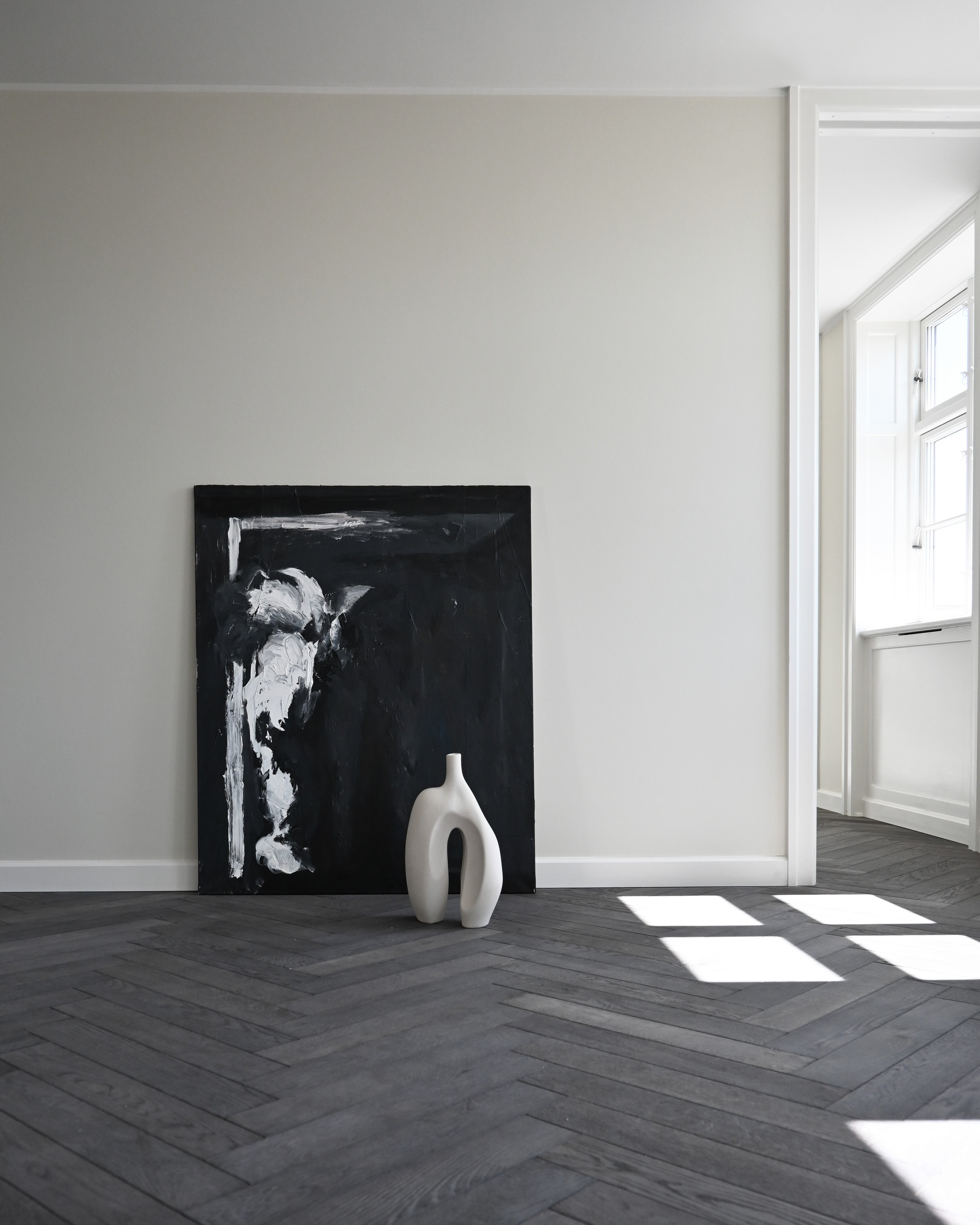 White NI Vase