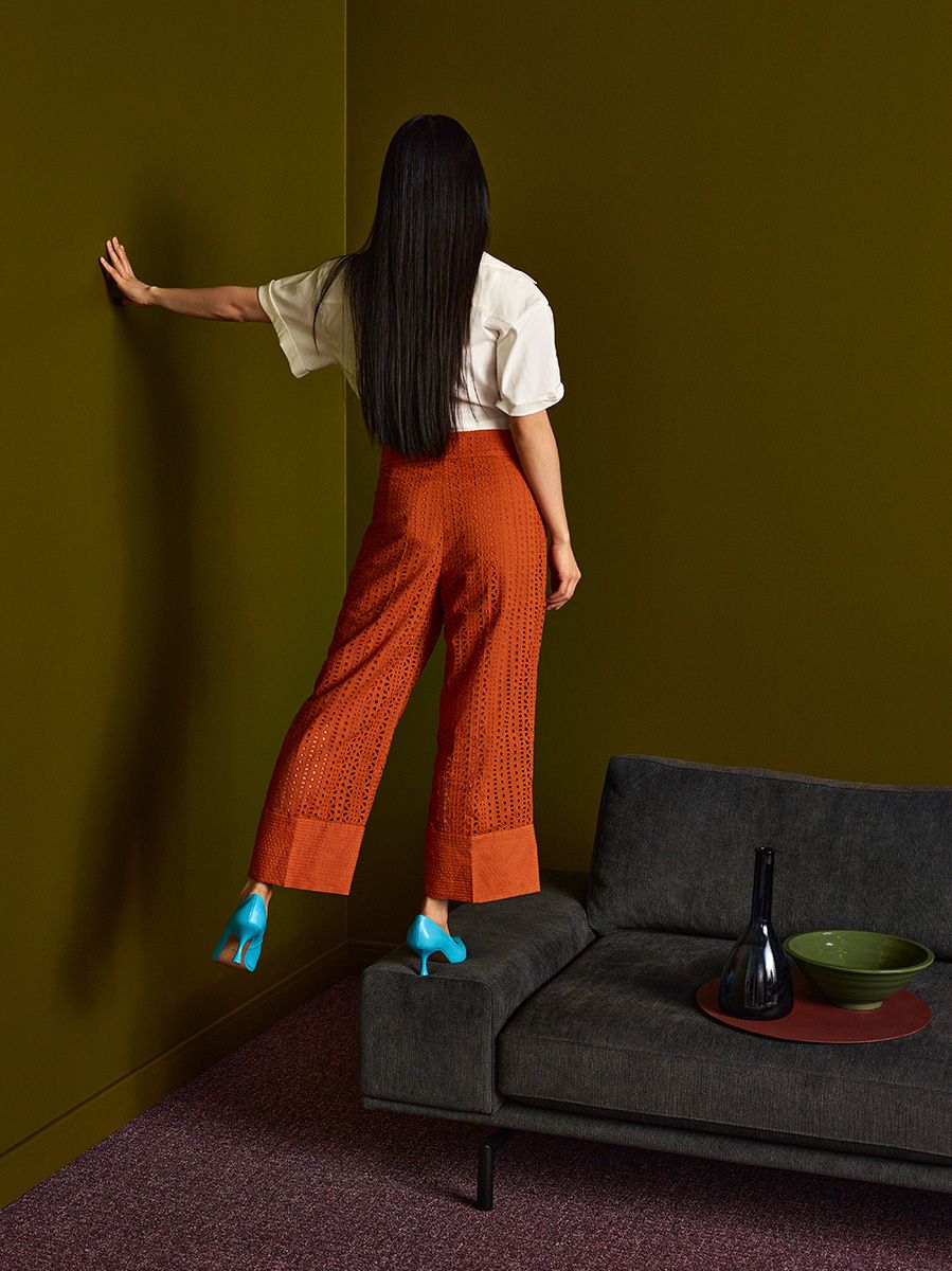 Brixton Upholstered Right-Hand Corner Sofa for 5 People with Black Base