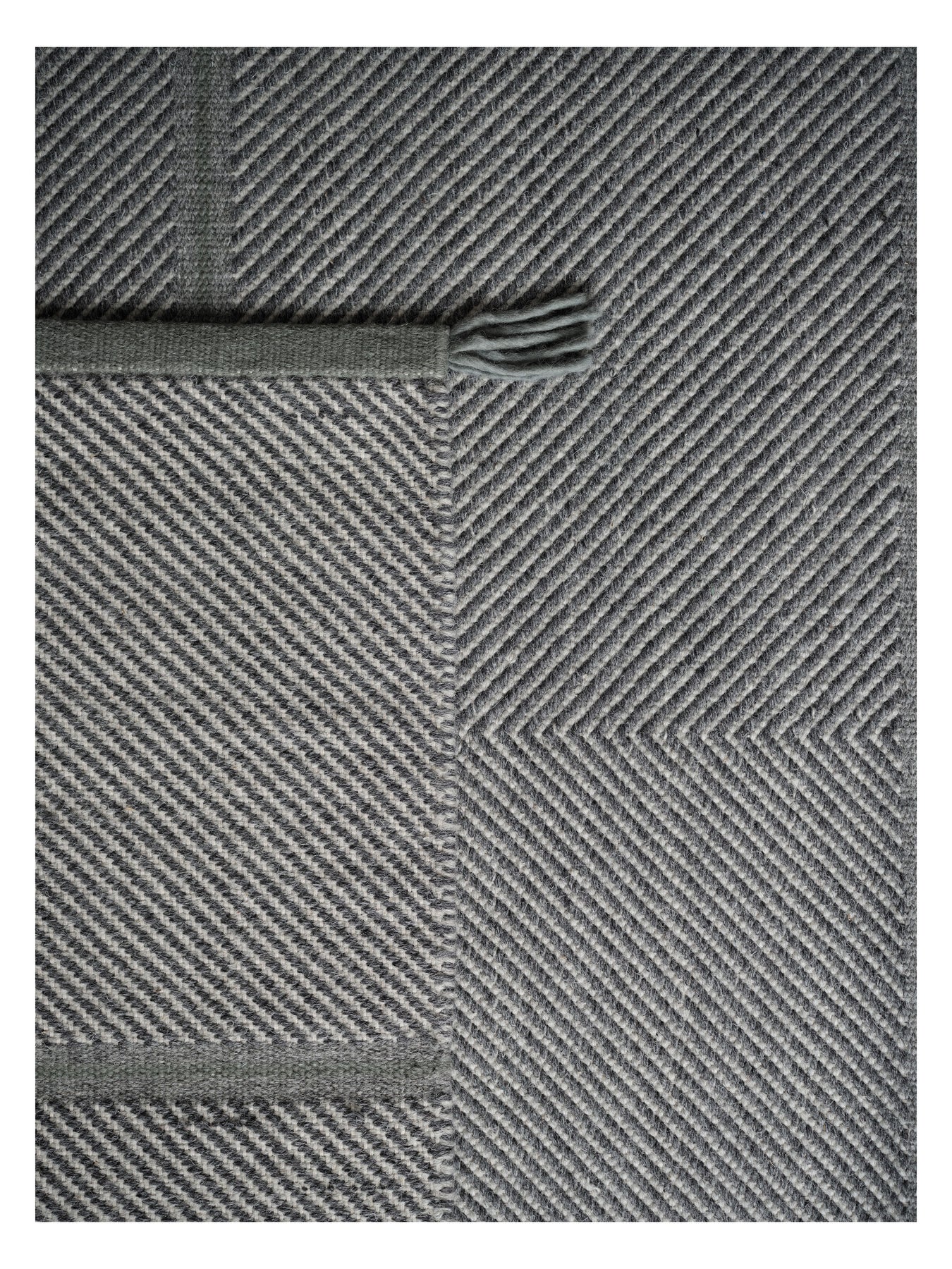 VISION WALK gray carpet with moss green