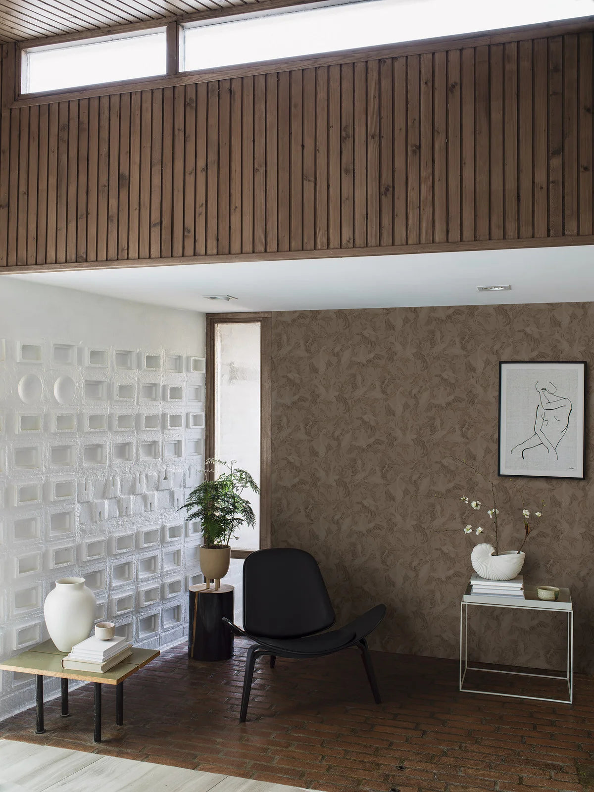 Tapeta so zvieracím motívom vtákov TANČIACI ŽERIAV hnedá