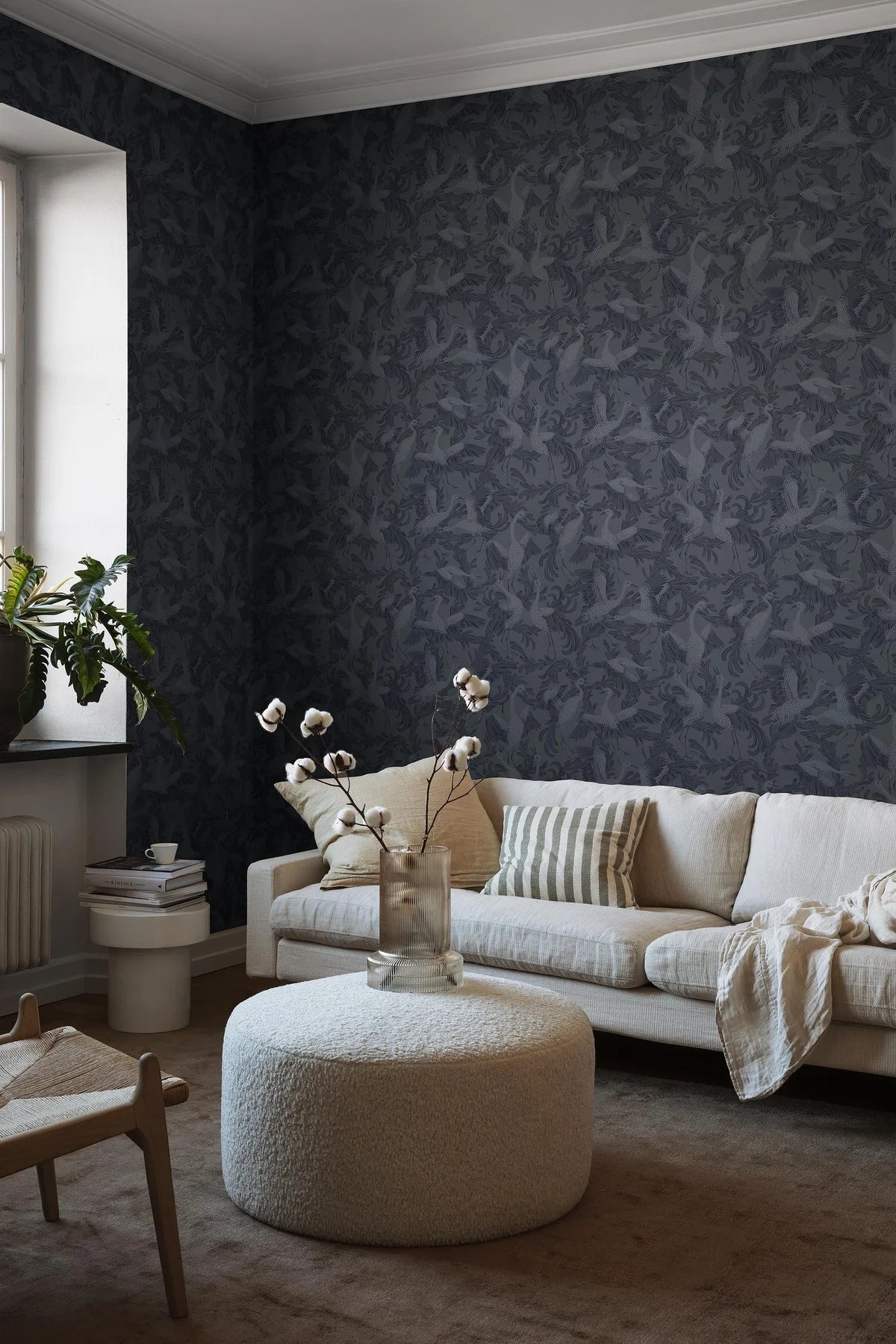 Tapeta so zvieracím motívom vtákov TANČIACE ŽRÚTIE modrá